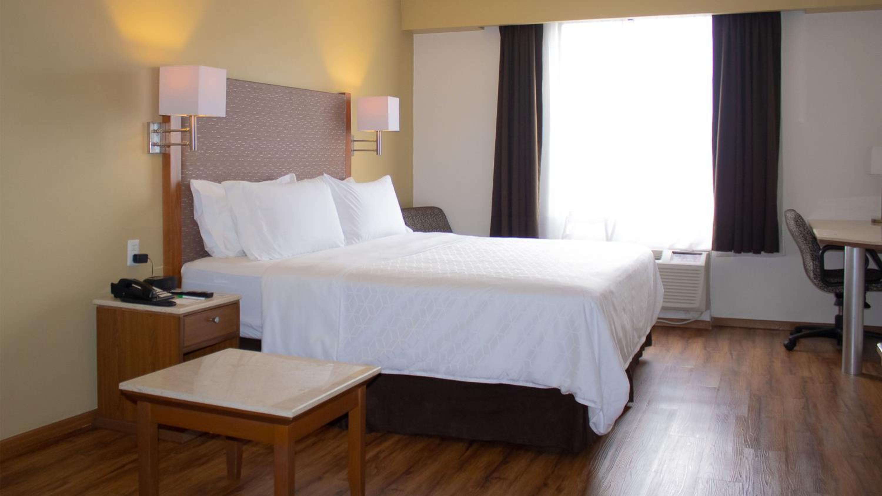 Premium King Room - Photo 3