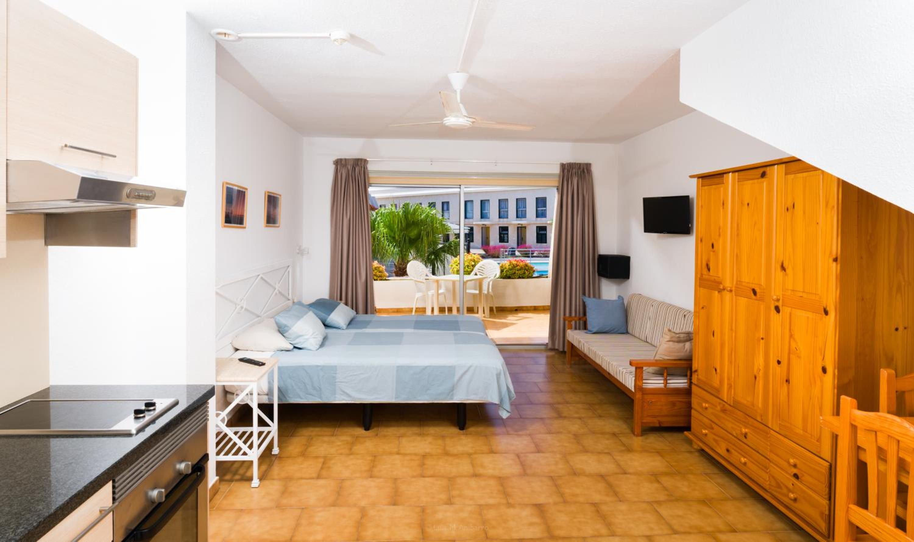 Studio Apartment photo 2