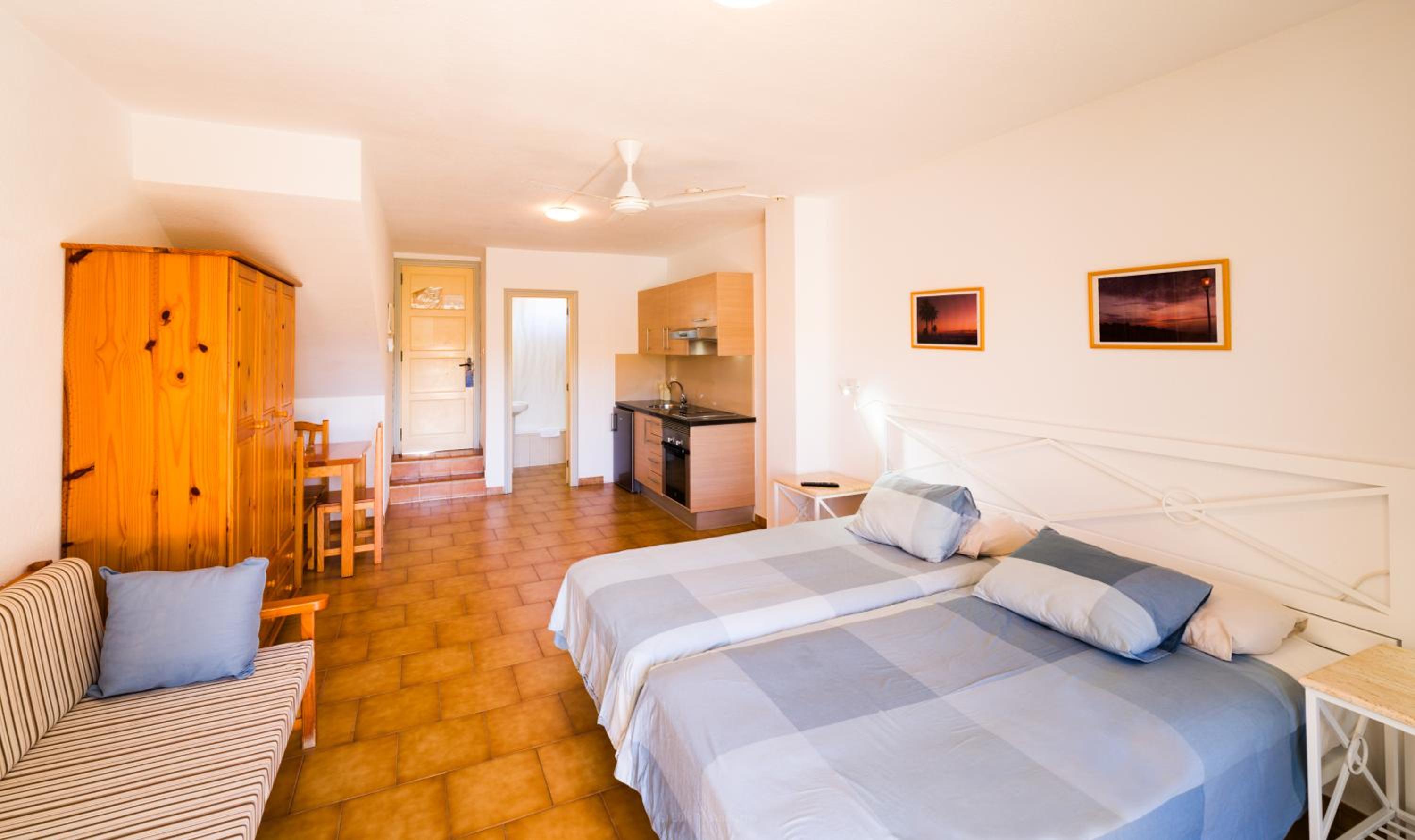 Studio Apartment photo 3