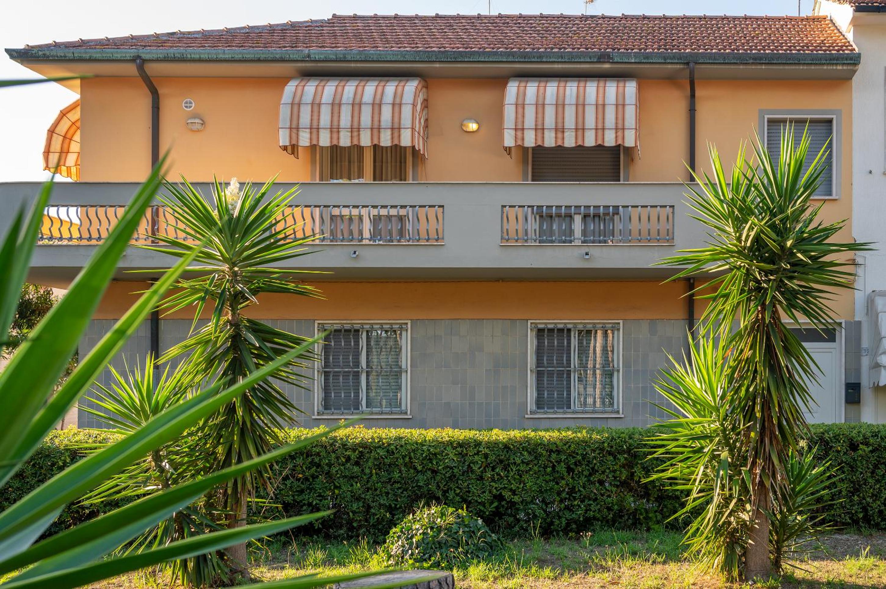 Two-Bedroom Apartment with Balcony photo 2