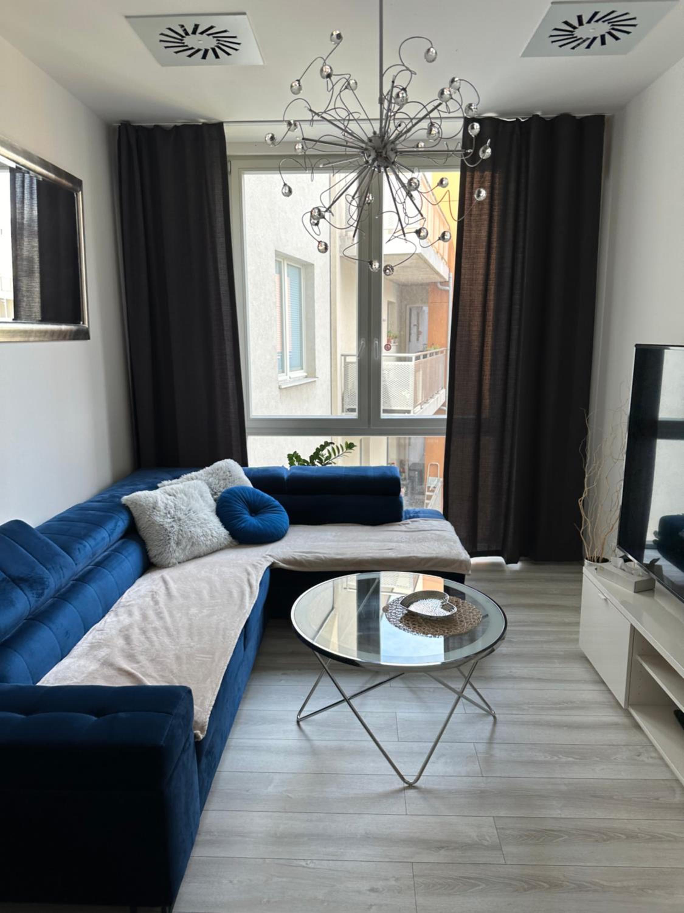 One-Bedroom Apartment photo 1