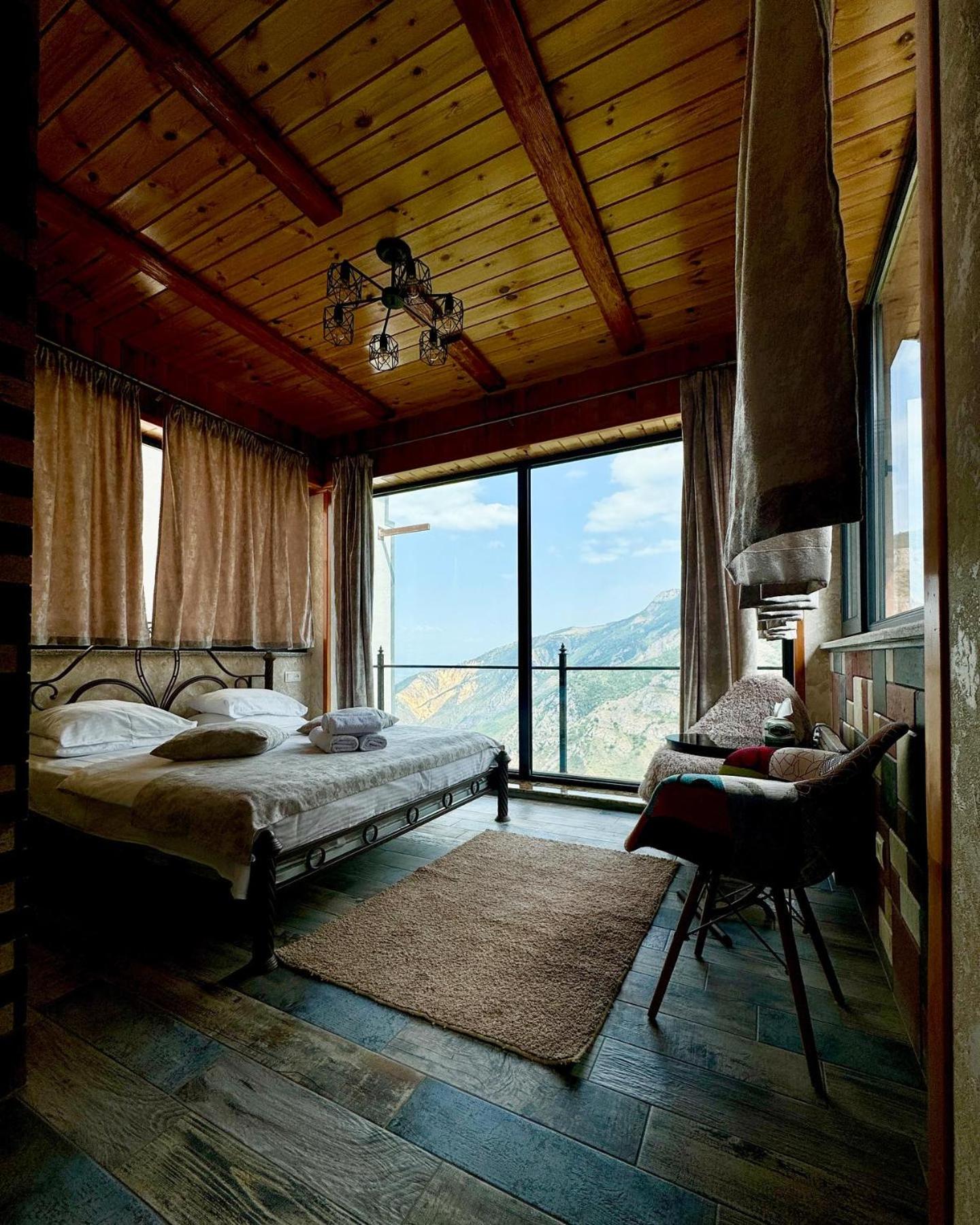 Suite with Mountain View photo 3
