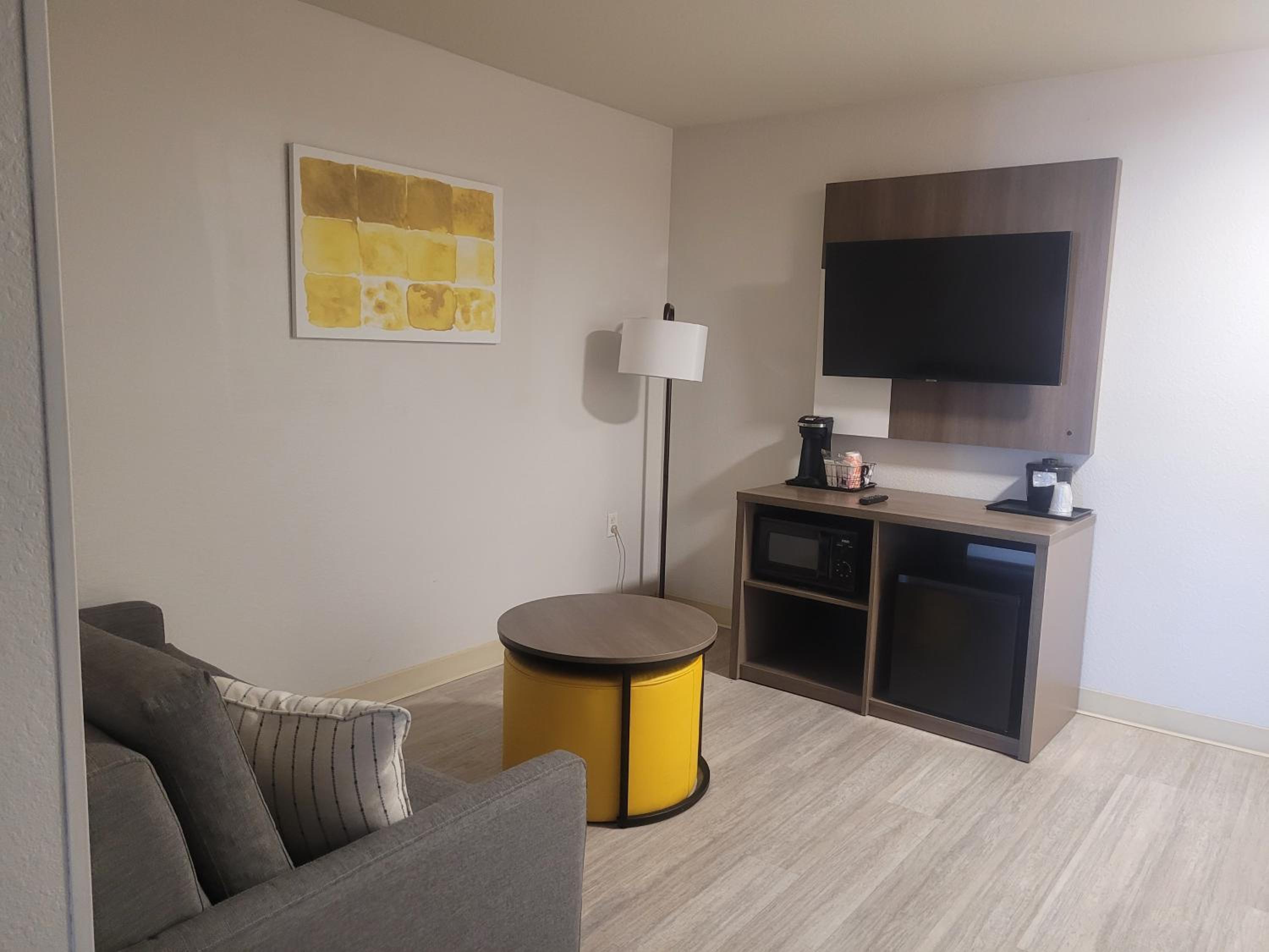 One-Bedroom King Suite - Non-Smoking - Photo 1