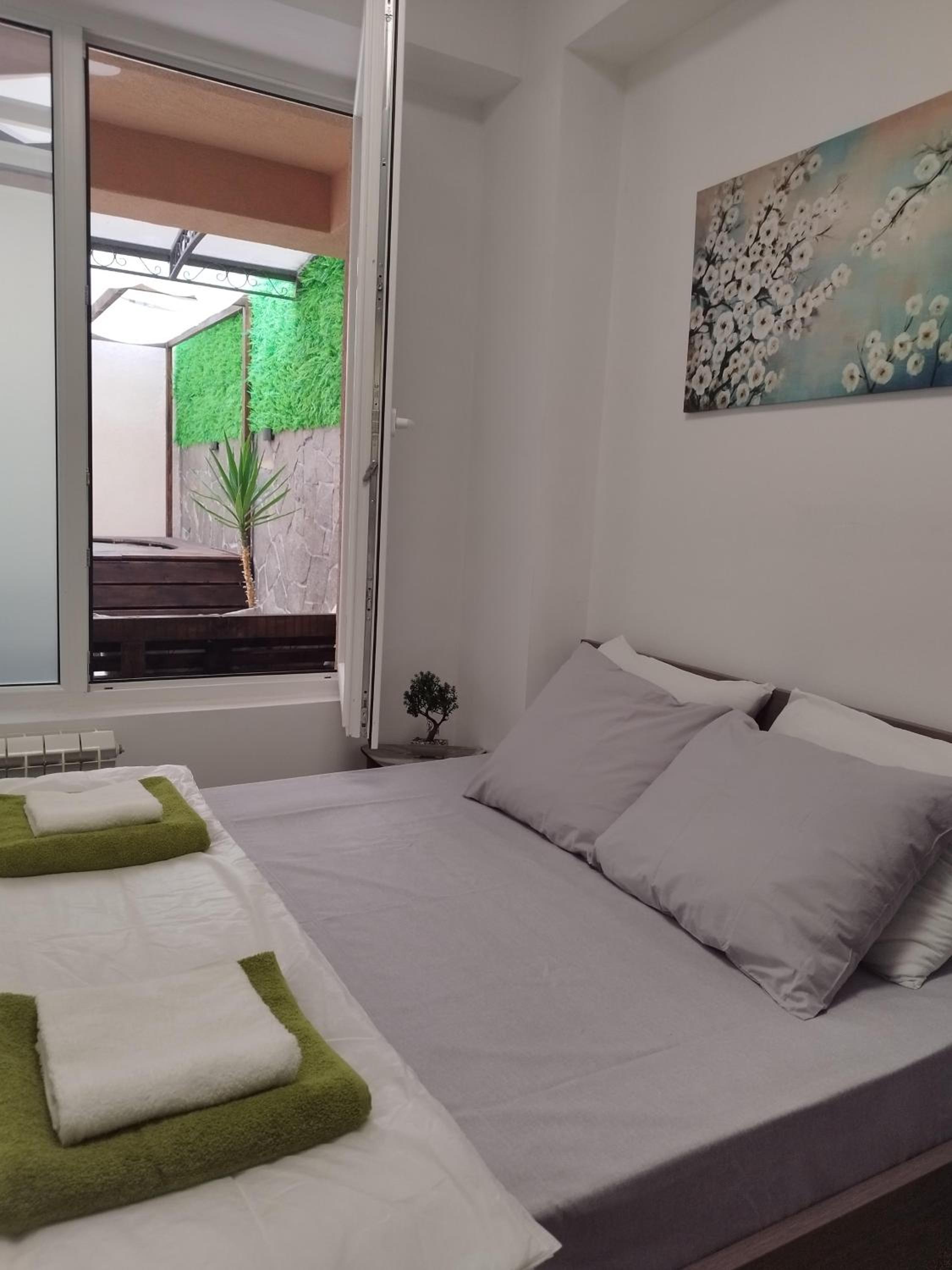 One-Bedroom Apartment photo 2