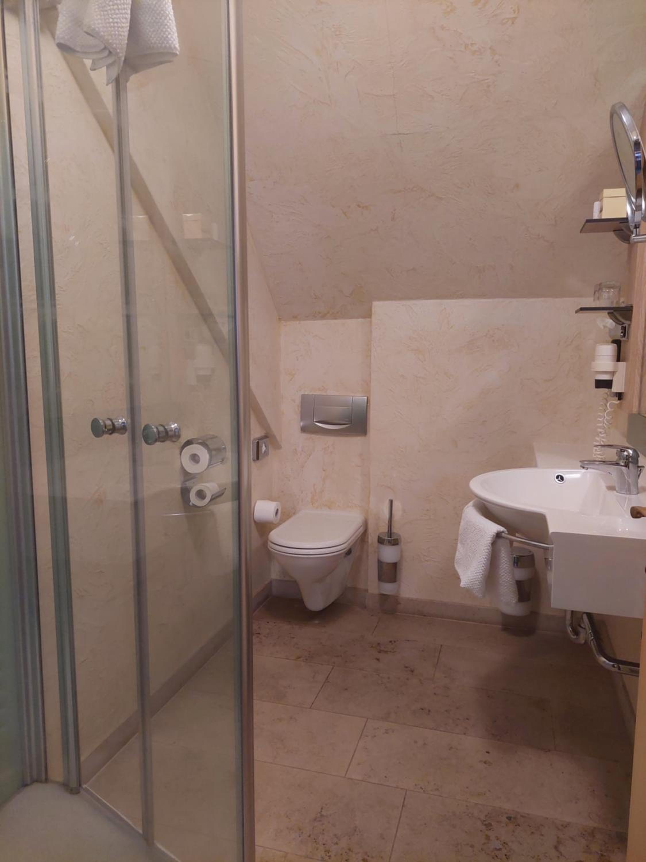 Double Room (1 Adult) - Photo 5