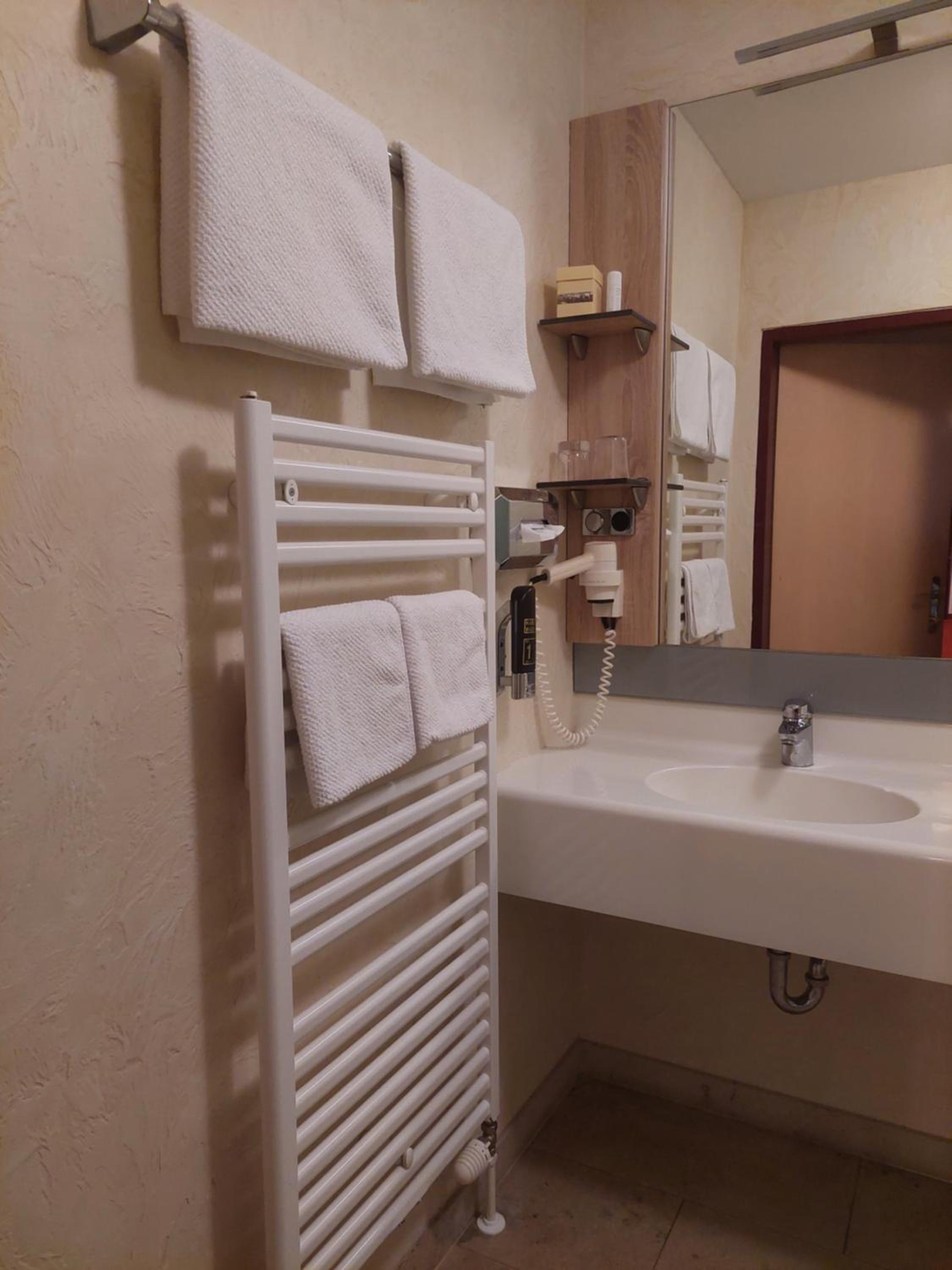 Double Room (1 Adult) - Photo 4