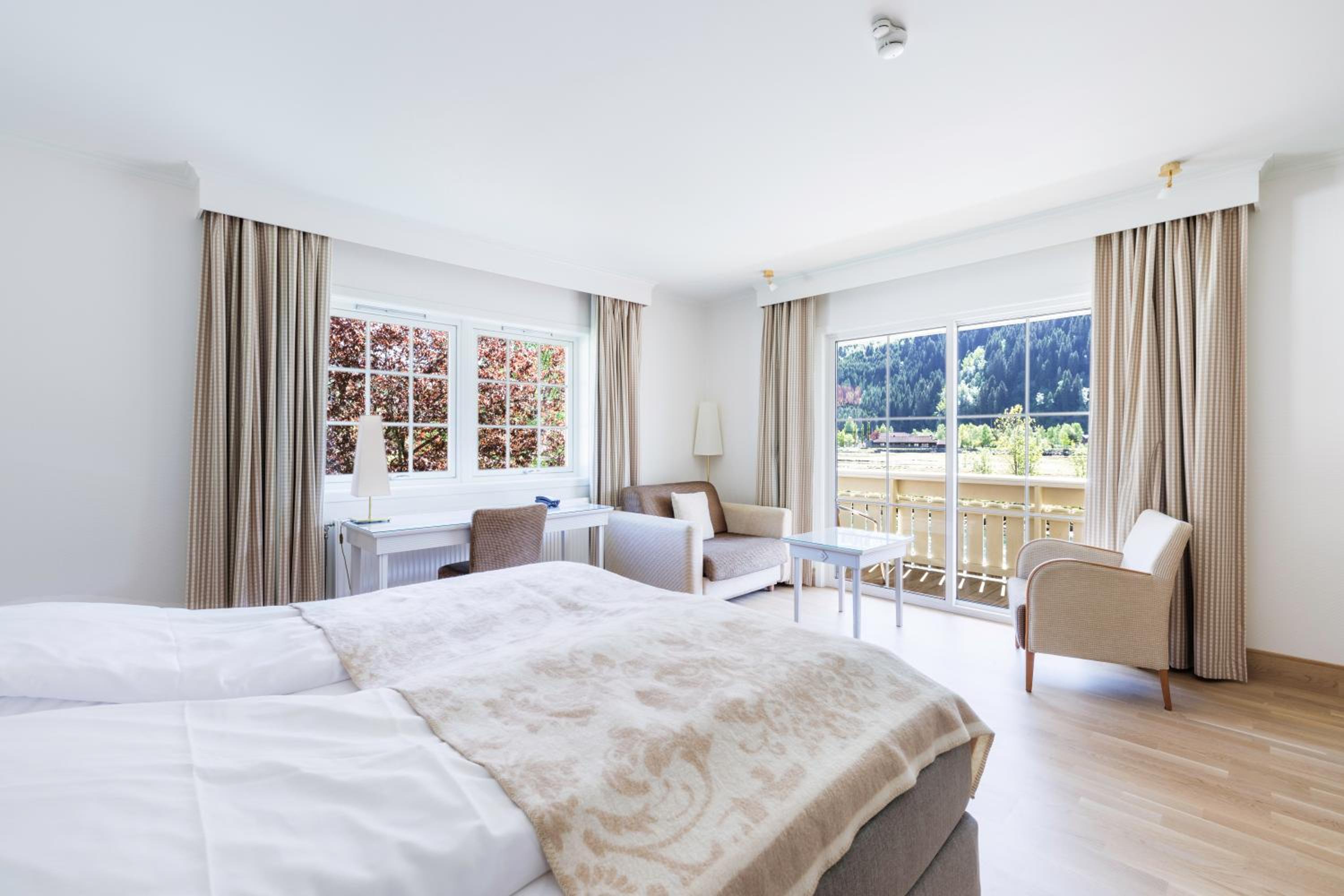 Premium Double Room with balcony and river view  photo 3