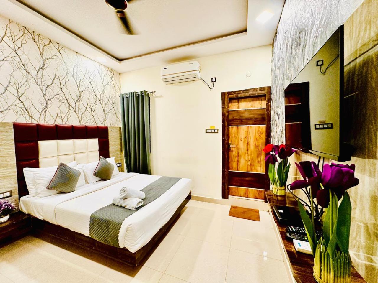 Deluxe Double Room (2 Adults + 1 Child)