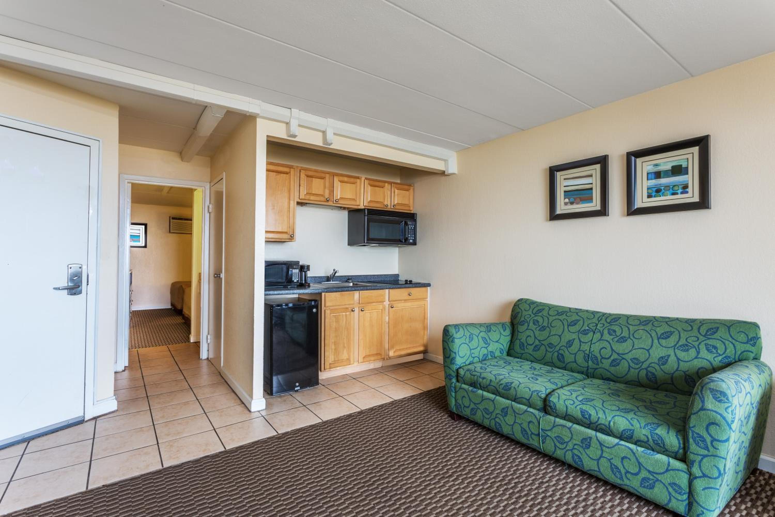 2 Double Beds, One-Bedroom, Efficiency Room, Oceanfront, Non-Smoking - Photo 3