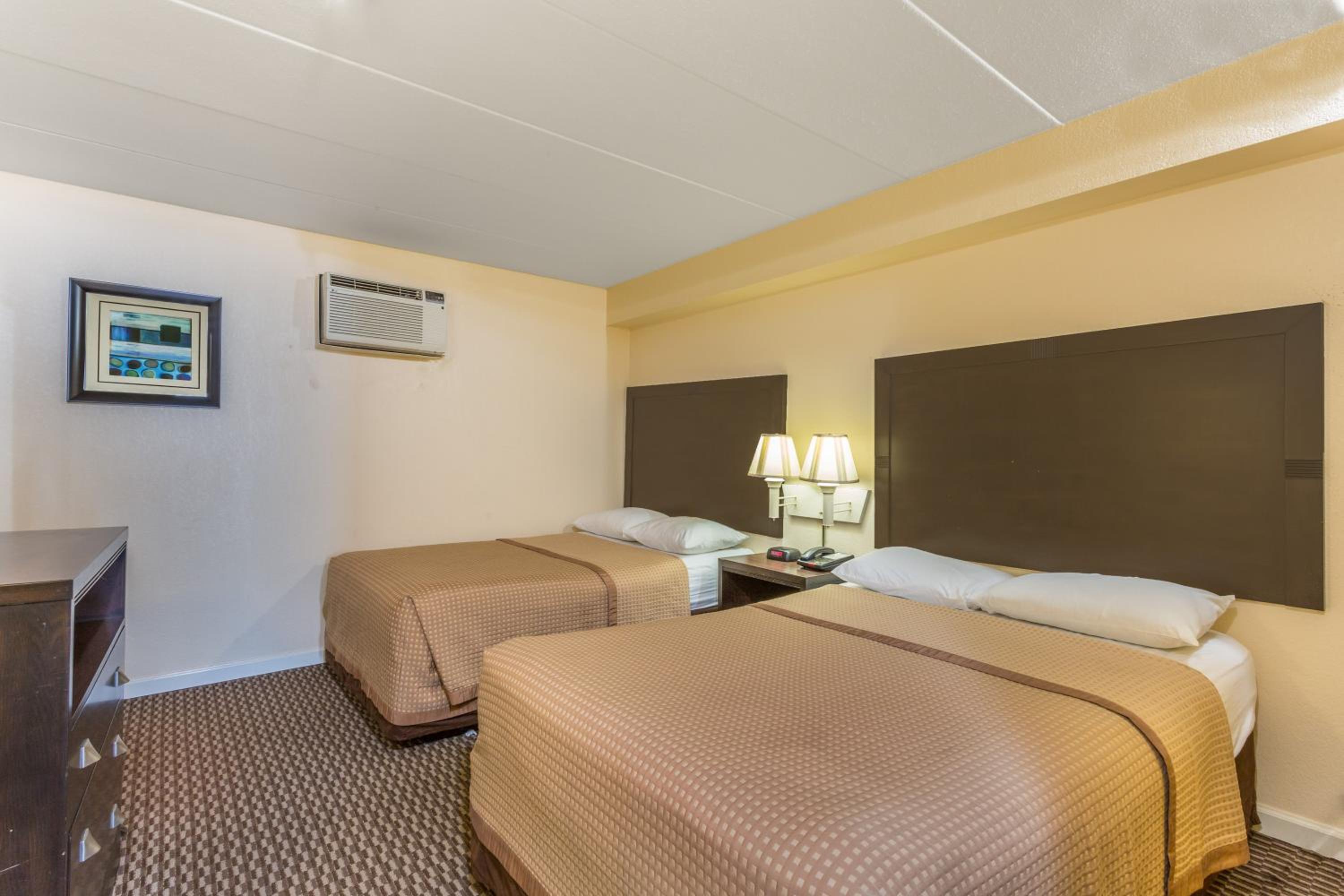 2 Double Beds, One-Bedroom, Efficiency Room, Oceanfront, Non-Smoking - Photo 1