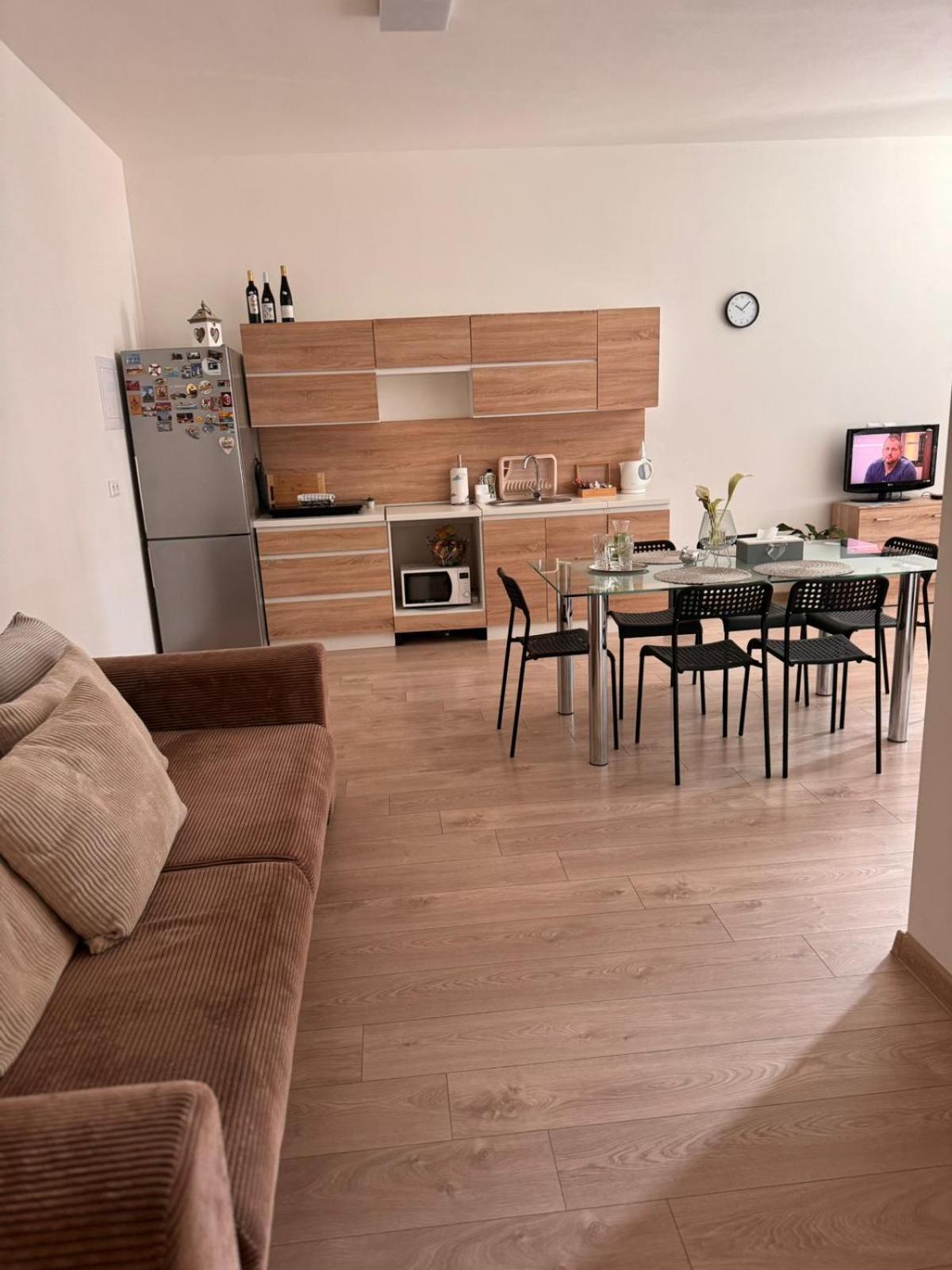 One-Bedroom Apartment - Photo 1