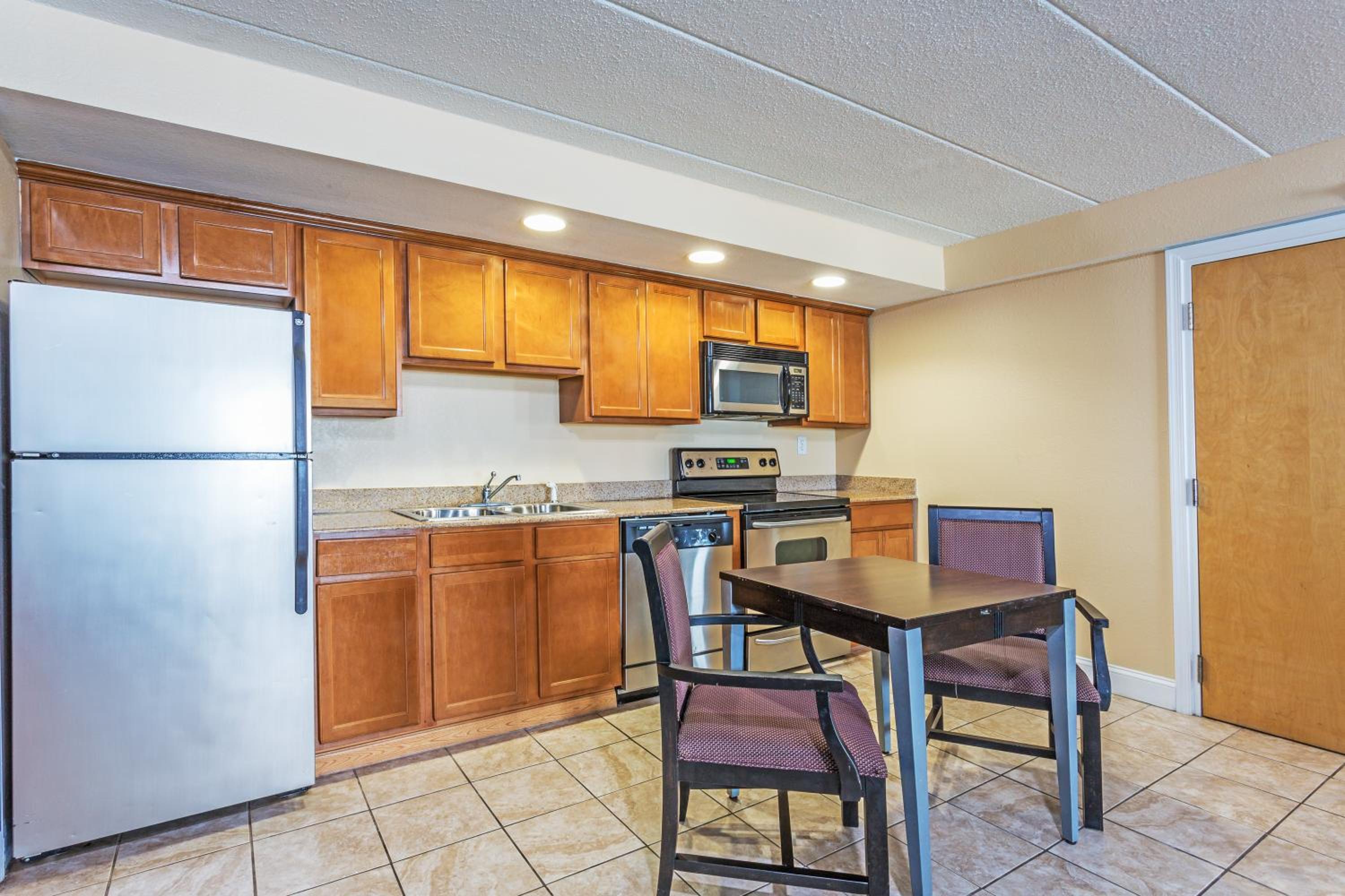 1 King Bed, One-Bedroom, Suite, Oceanfront, Non-Smoking - Photo 3