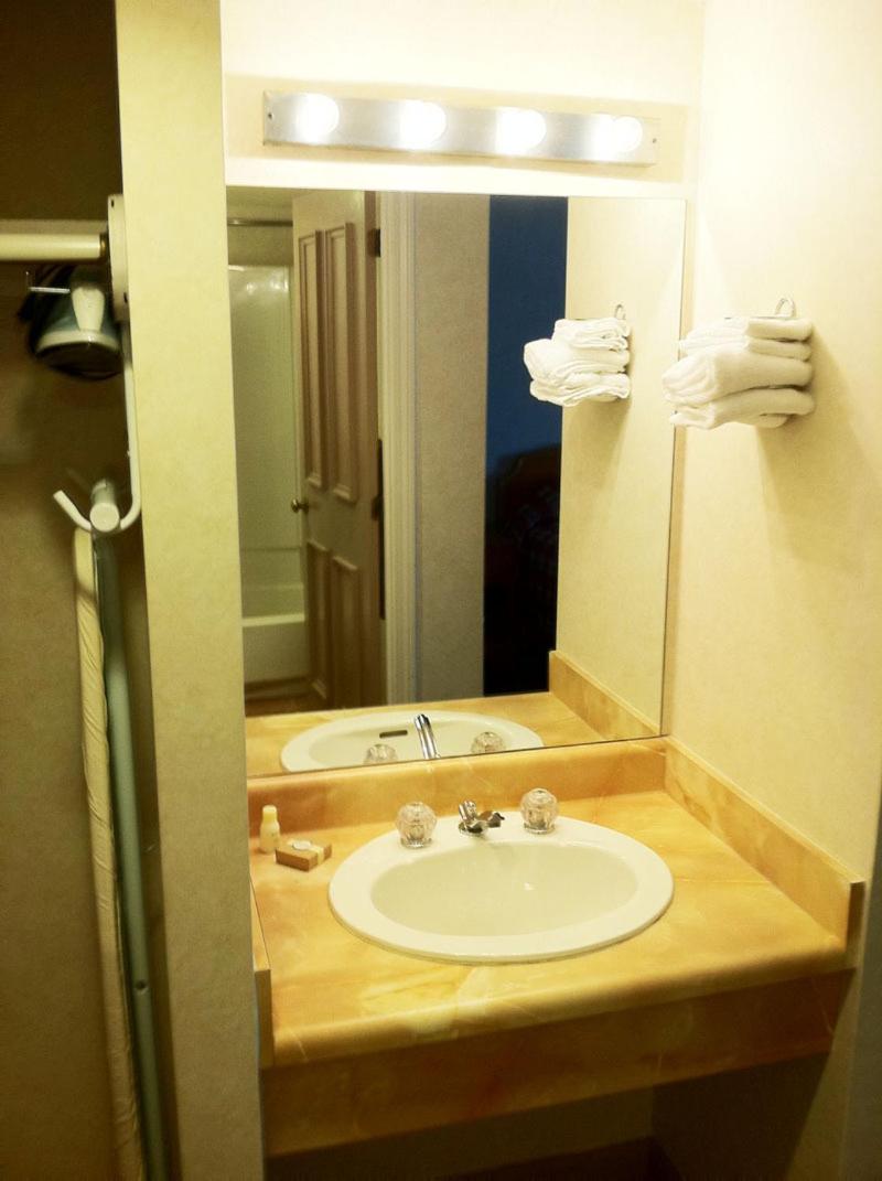 King Room with Lake View photo 2