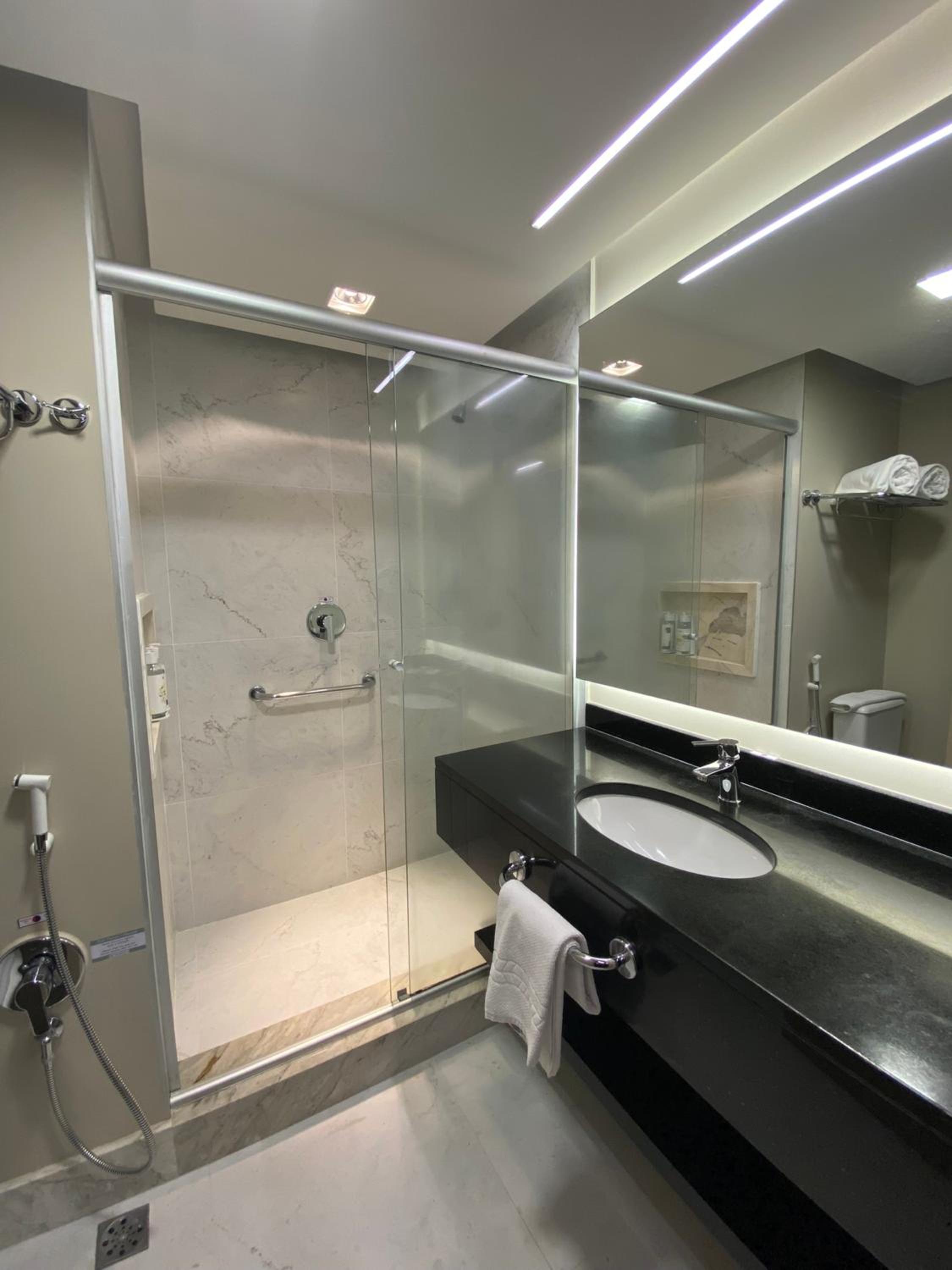 Deluxe Double Room thumbnail 5