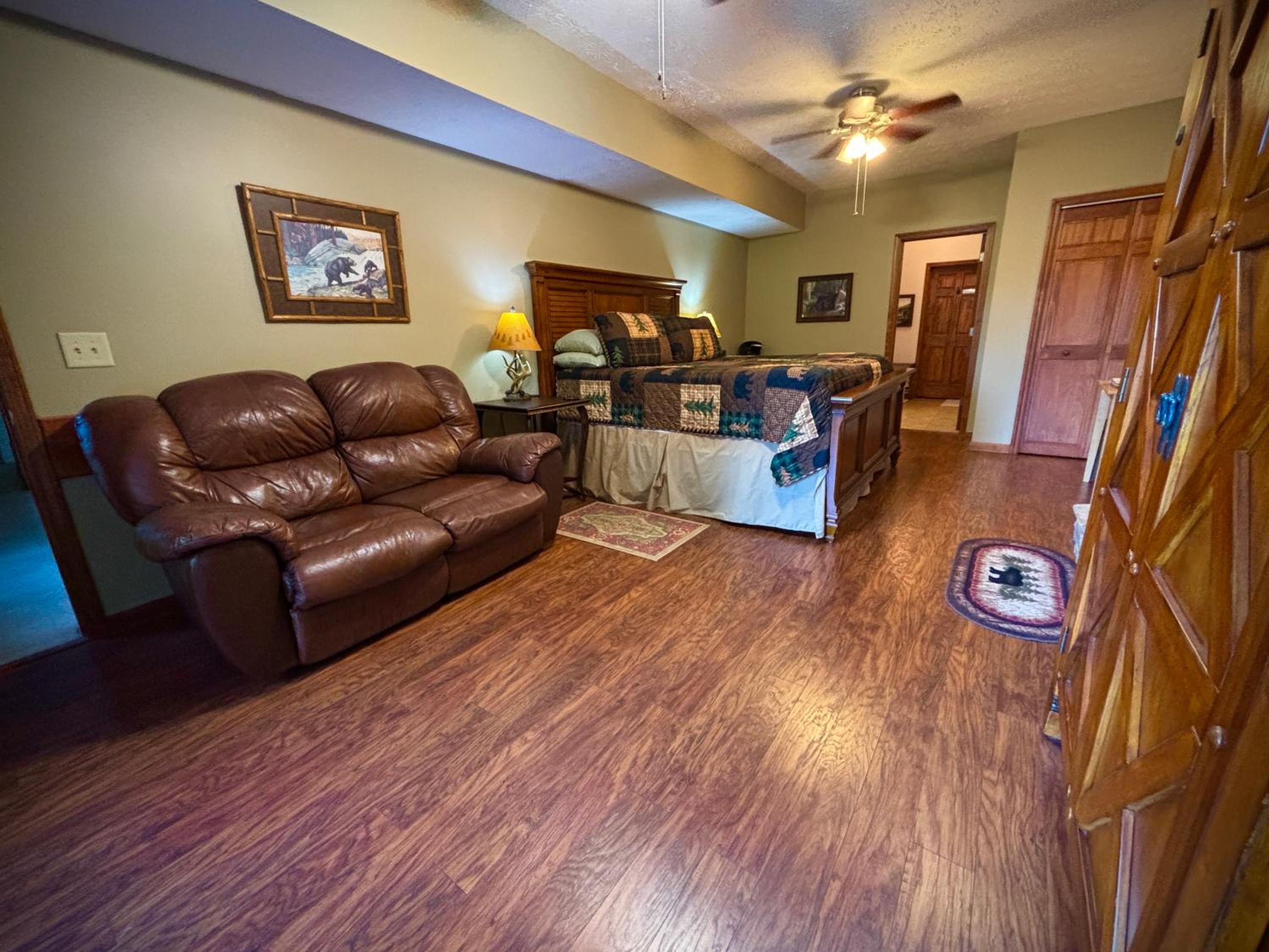 Standard King Room photo 3