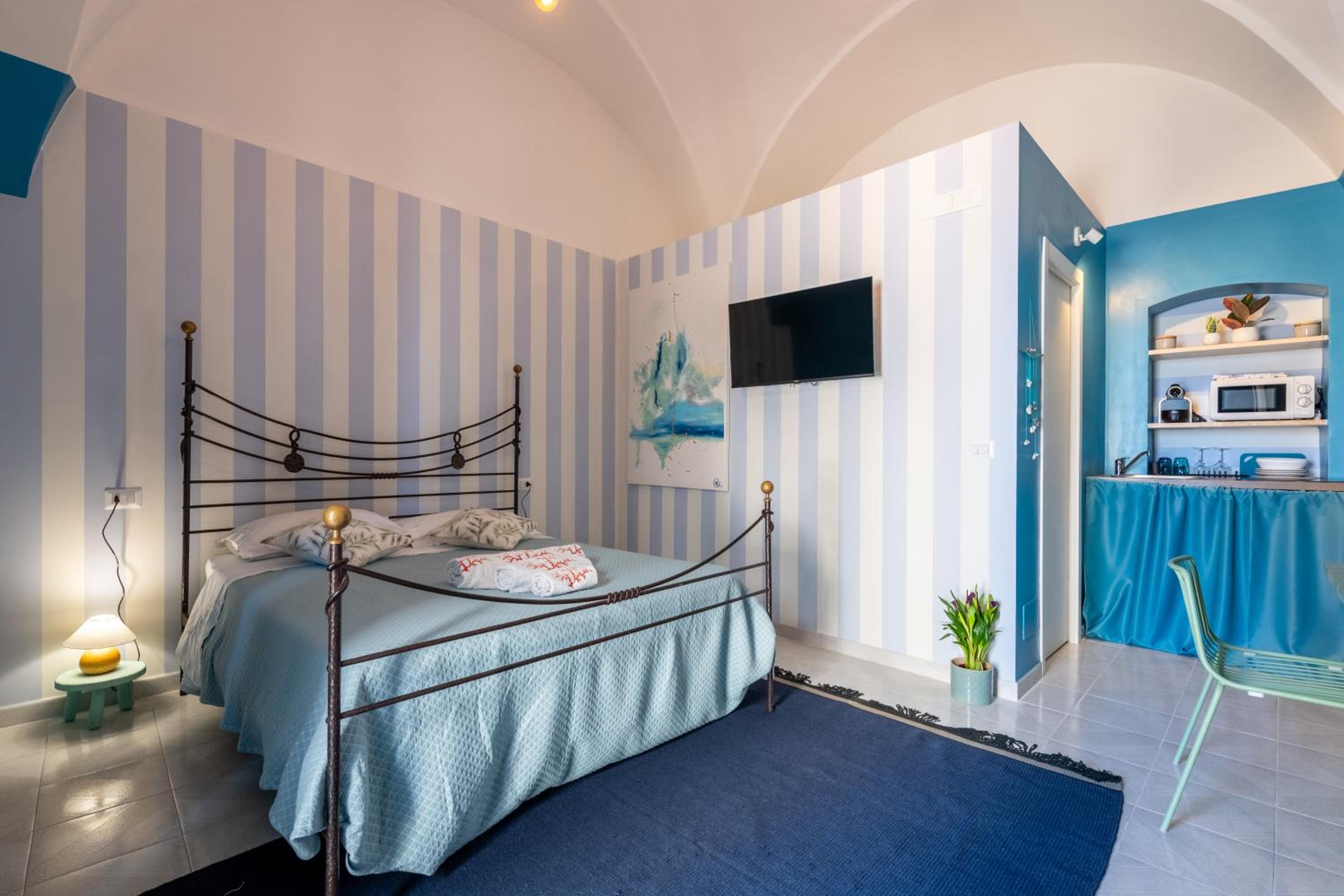 One-Bedroom House photo 1