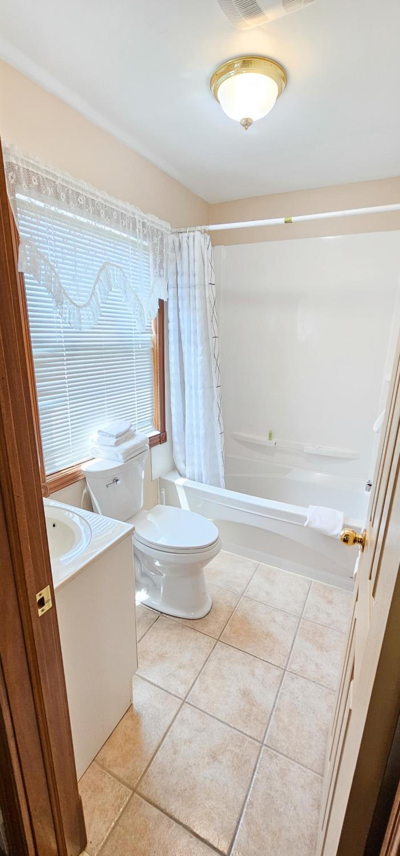 Standard Queen Room - Photo 11