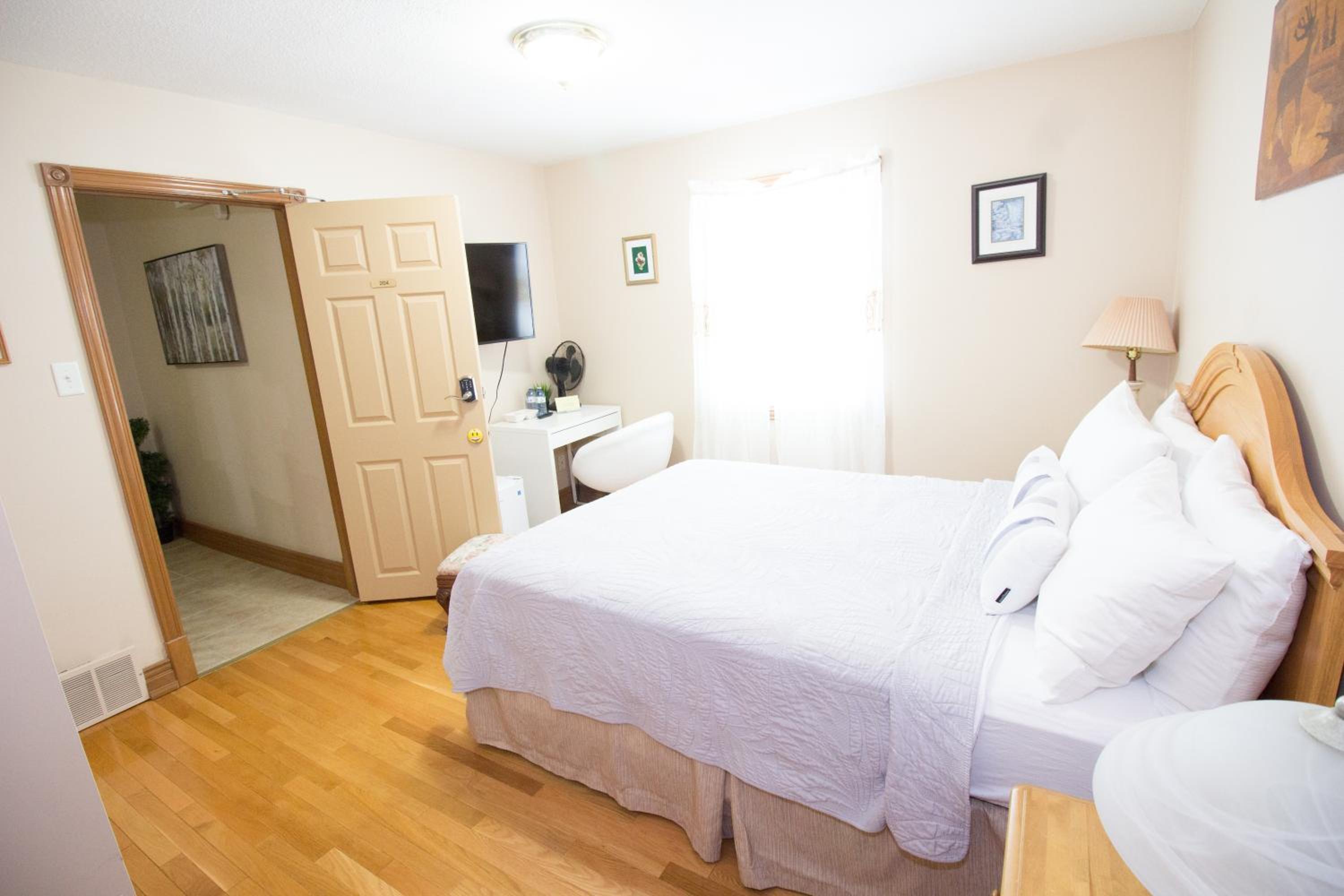 Queen Room - Photo 2