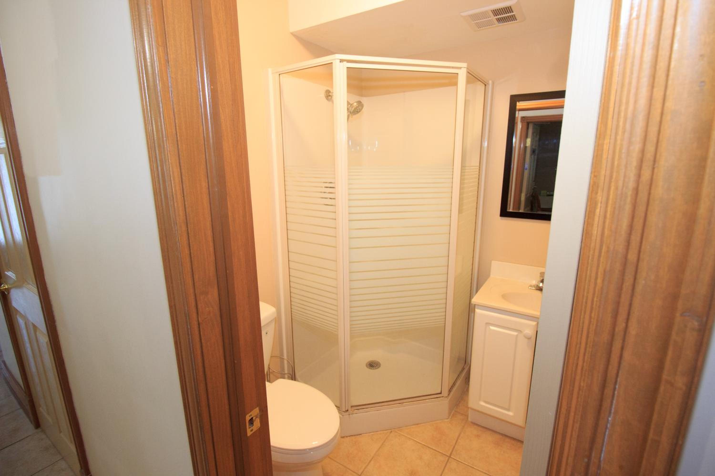Queen Room - Photo 8