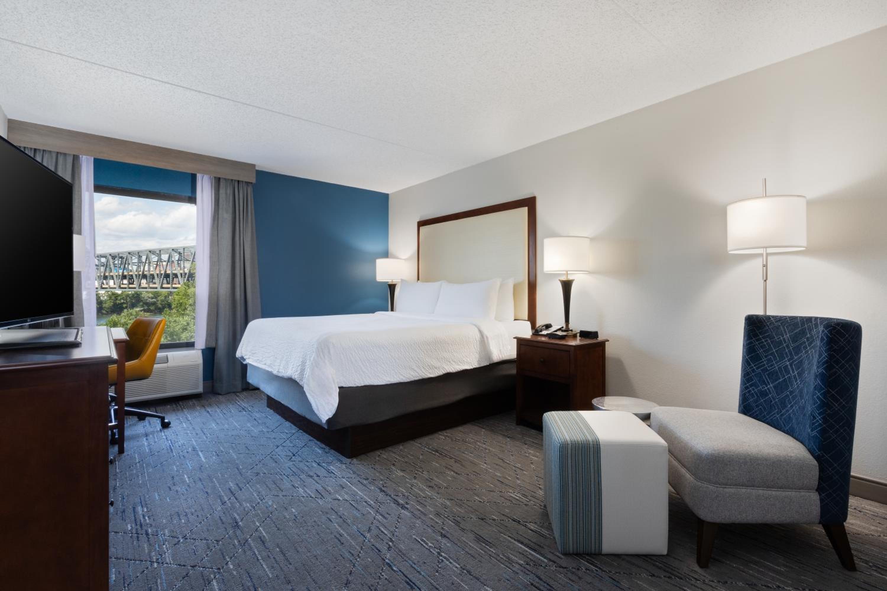 Standard King Room with River View - Photo 9
