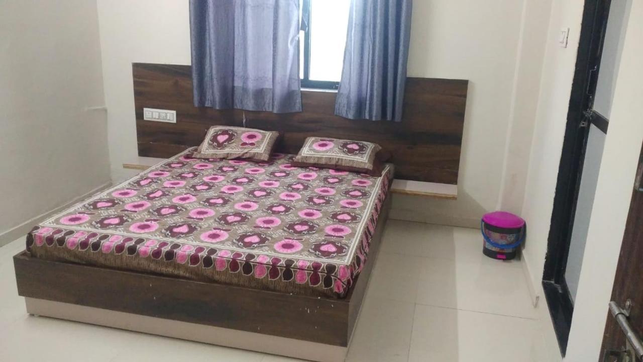 Deluxe Room (1 Adult + 2 Children)