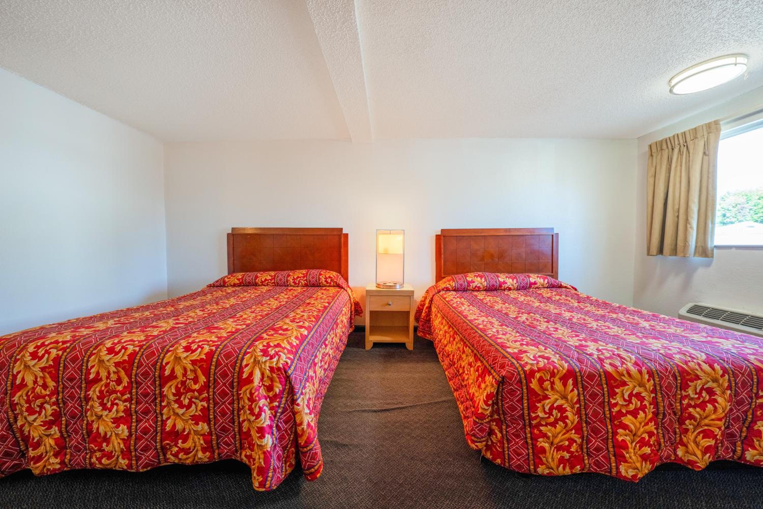 Queen Room with Two Queen Beds - Photo 11