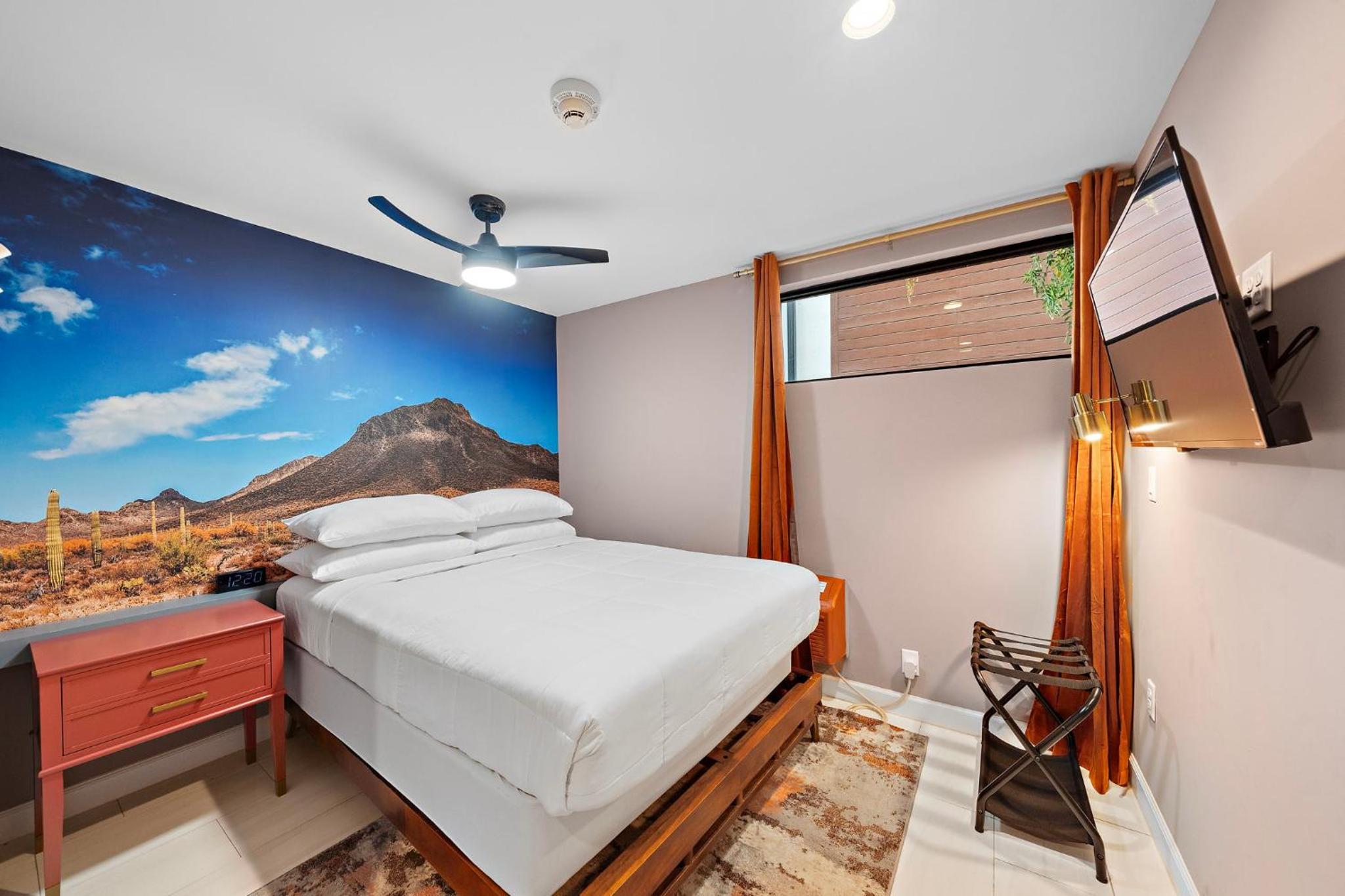 Deluxe Queen Suite