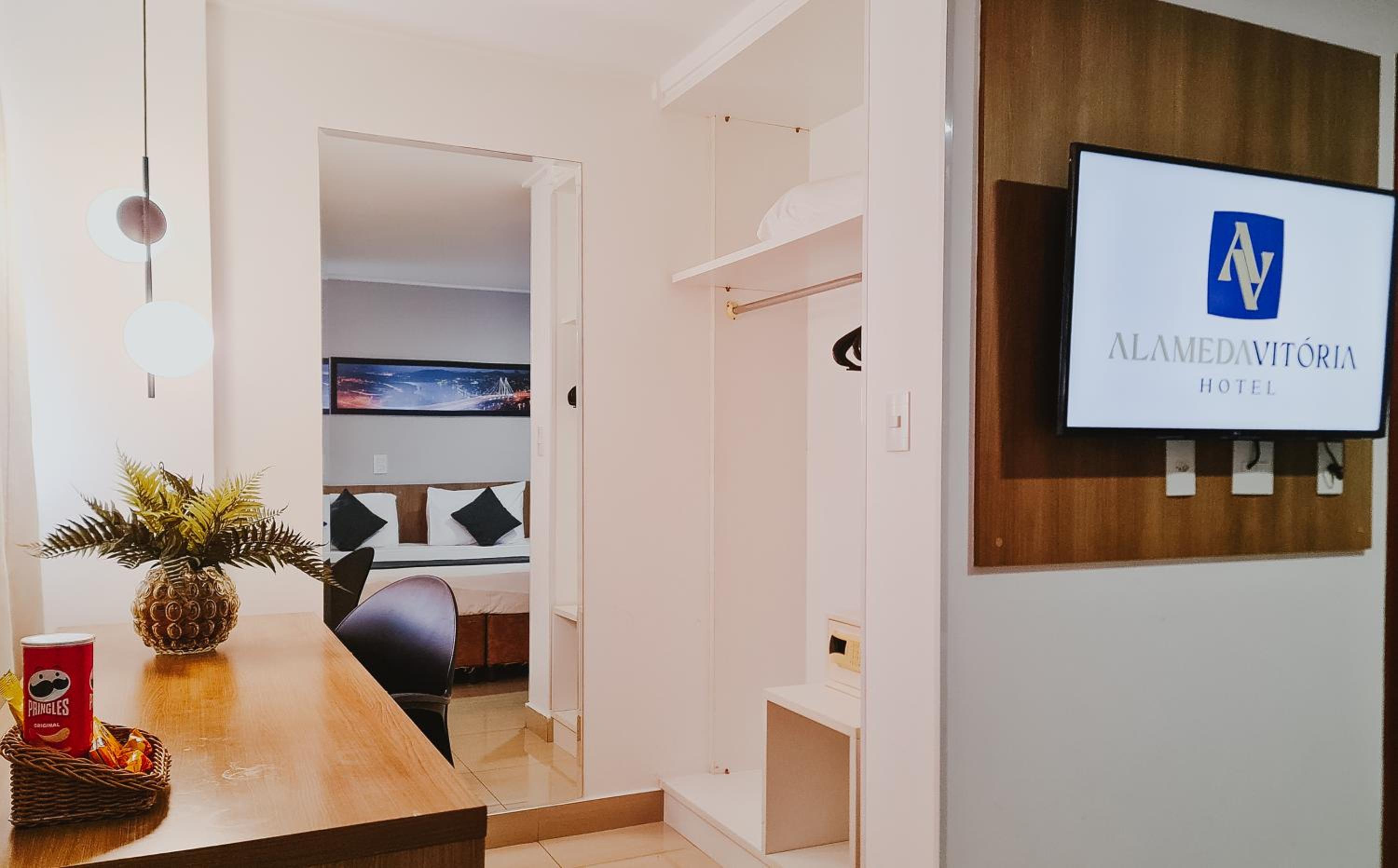 Luxury Triple Room thumbnail 6
