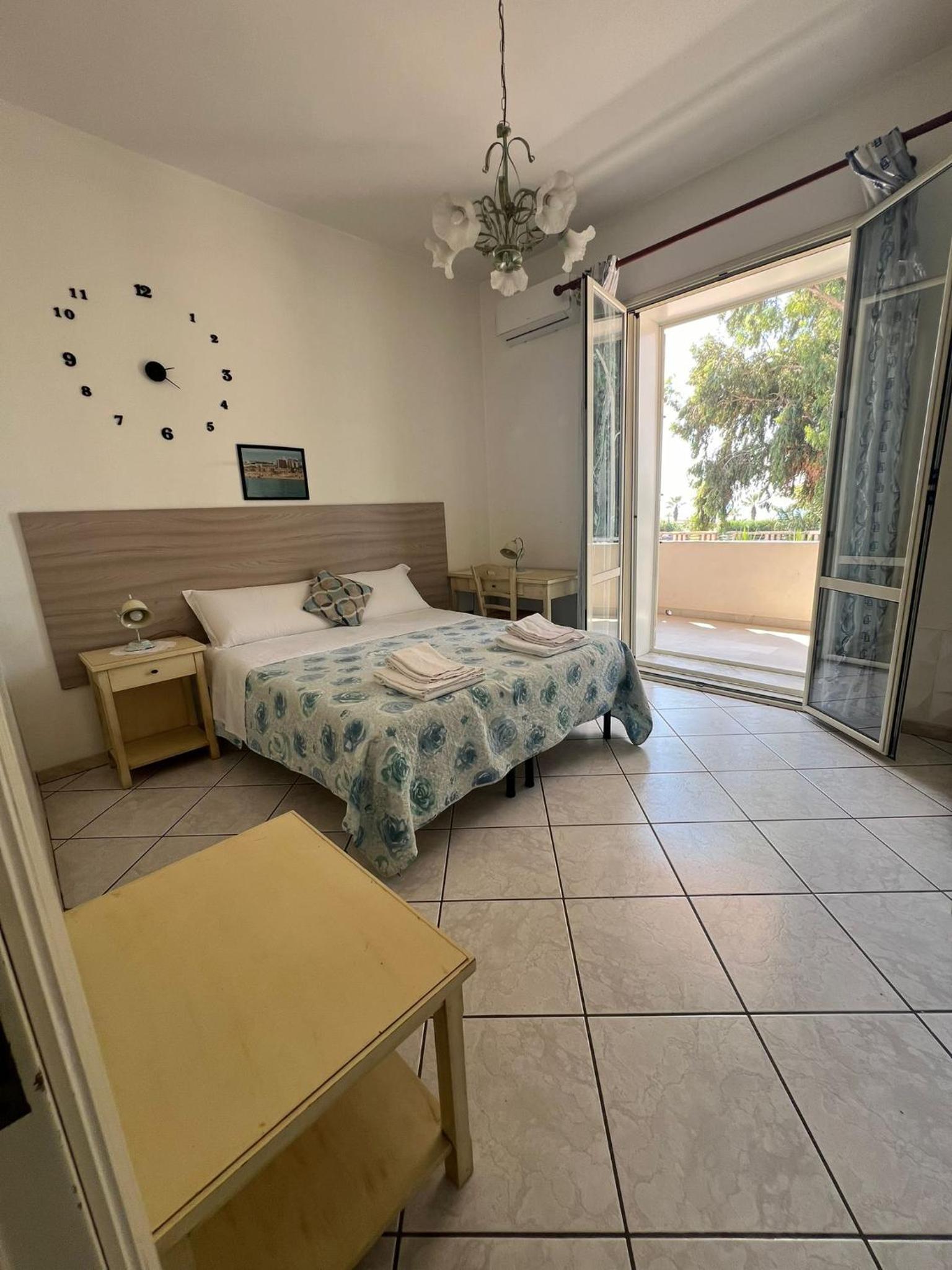Double Room with Sea View - Photo 1