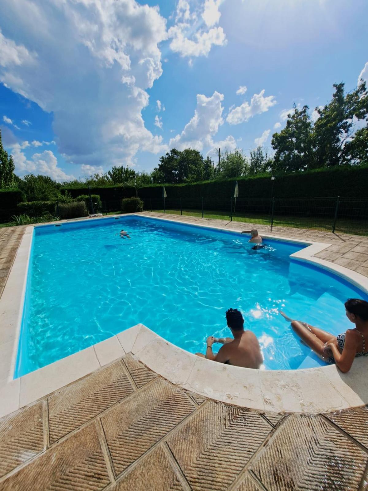 One-Bedroom Apartment with Garden photo 3