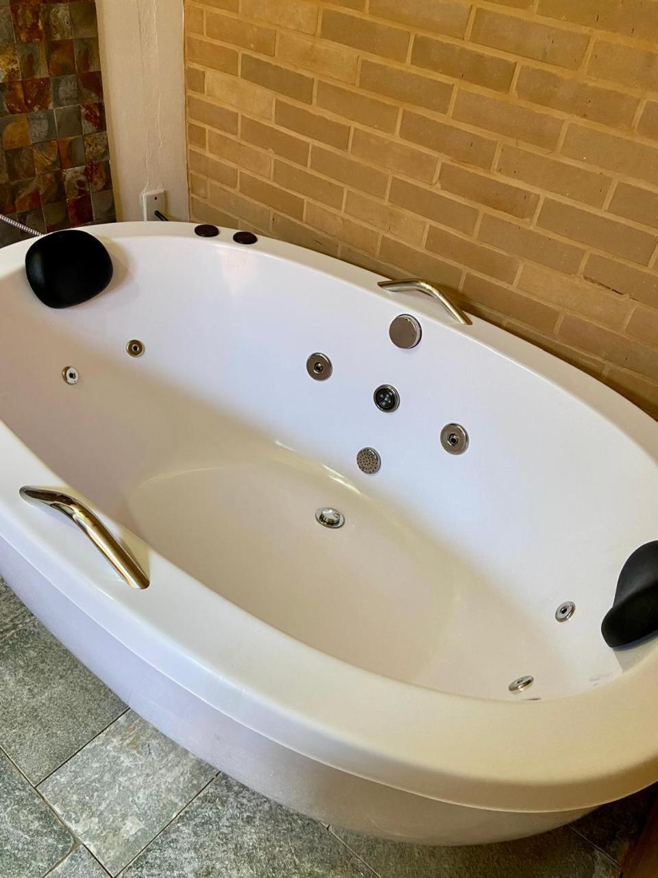 Deluxe Suite with Spa Bath photo 3