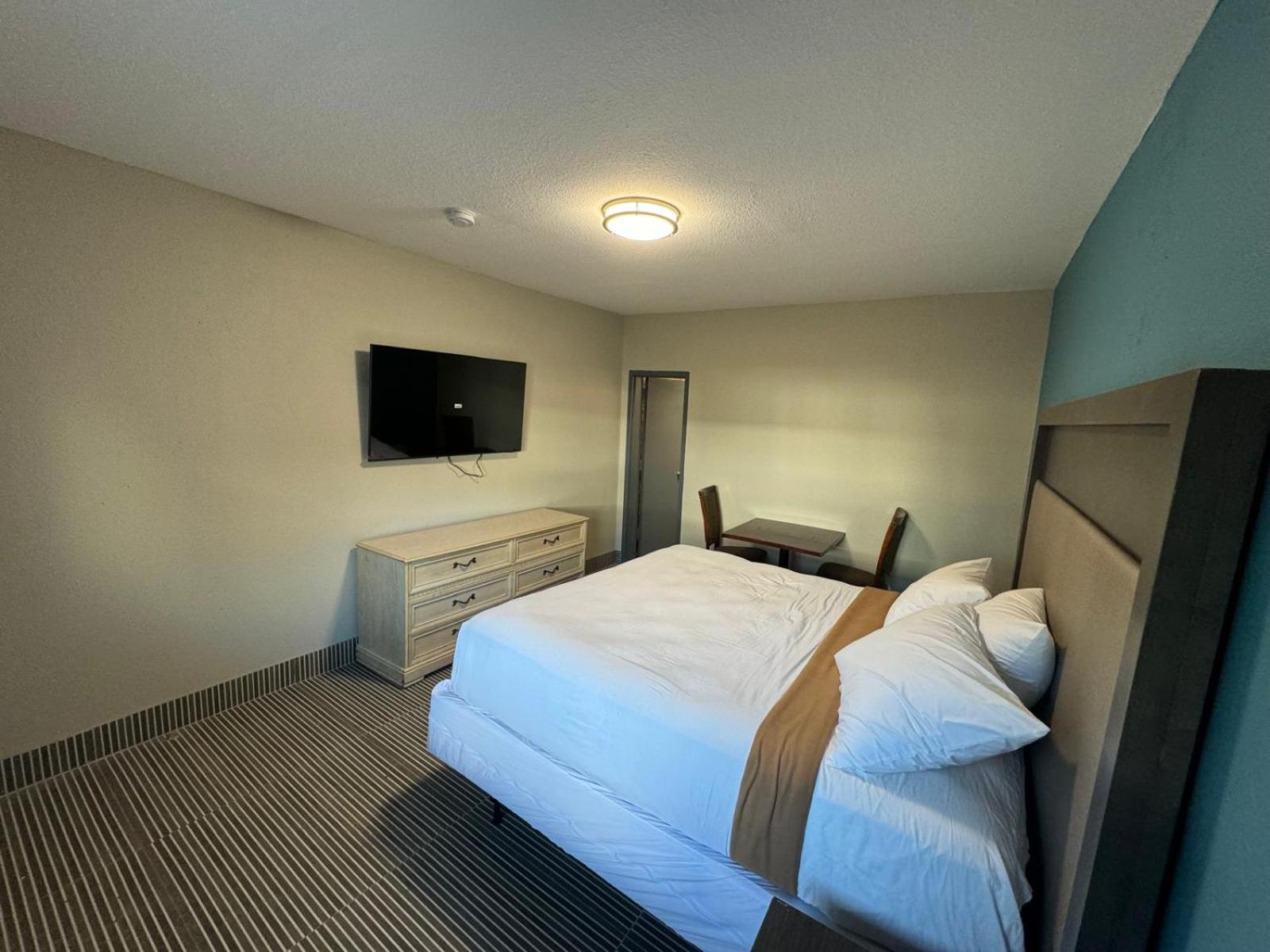 Deluxe King Room photo 1