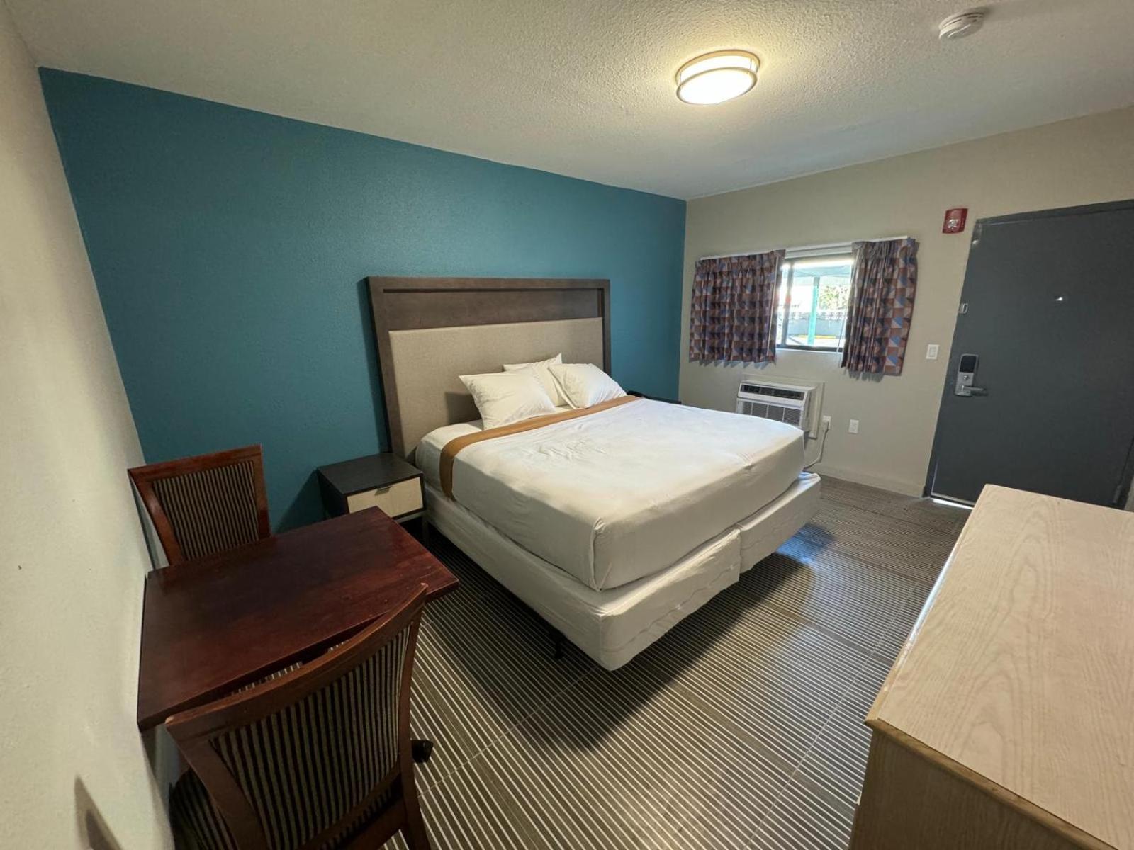 Deluxe King Room photo 3