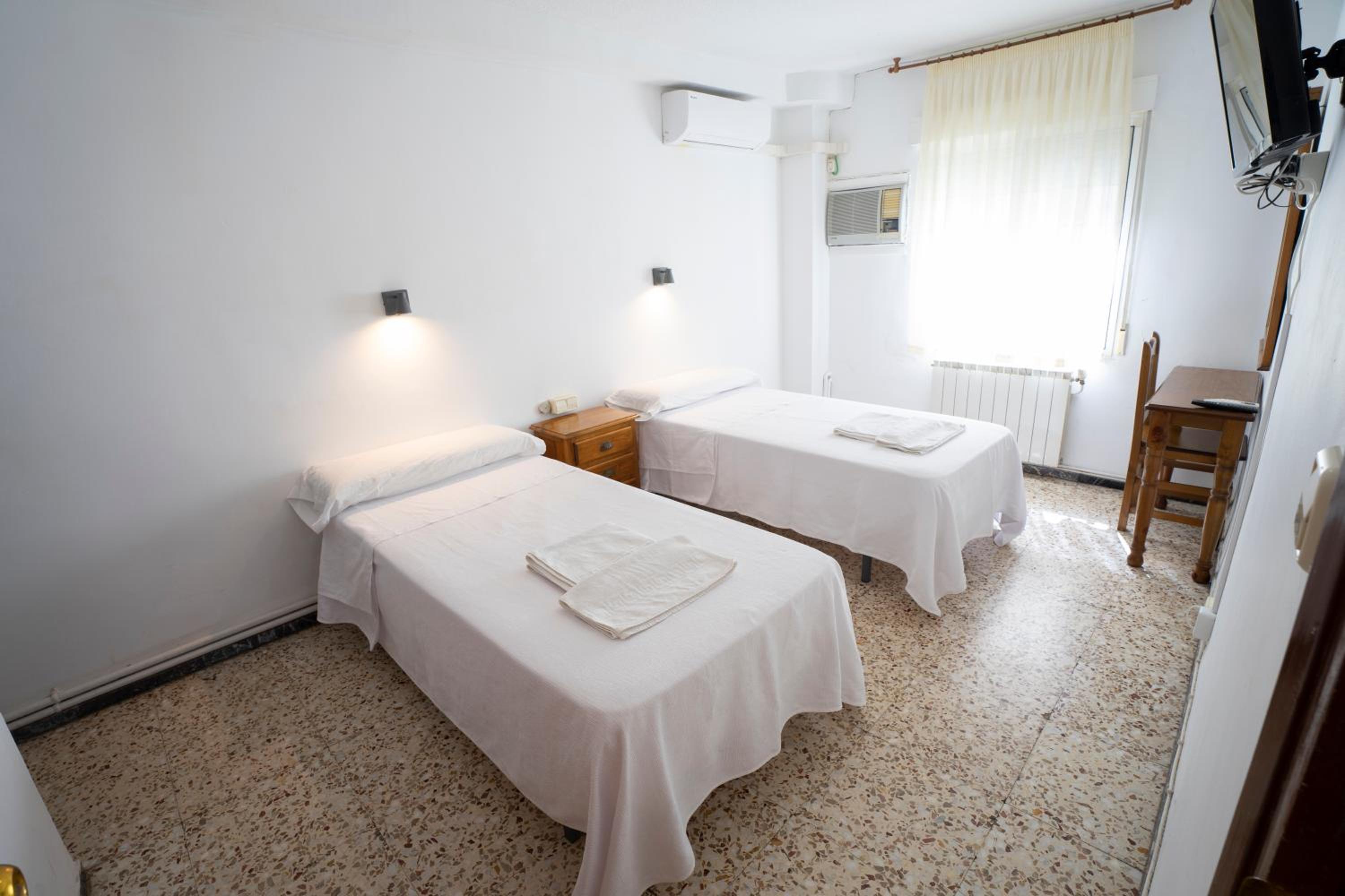 Double or Twin Room photo 3