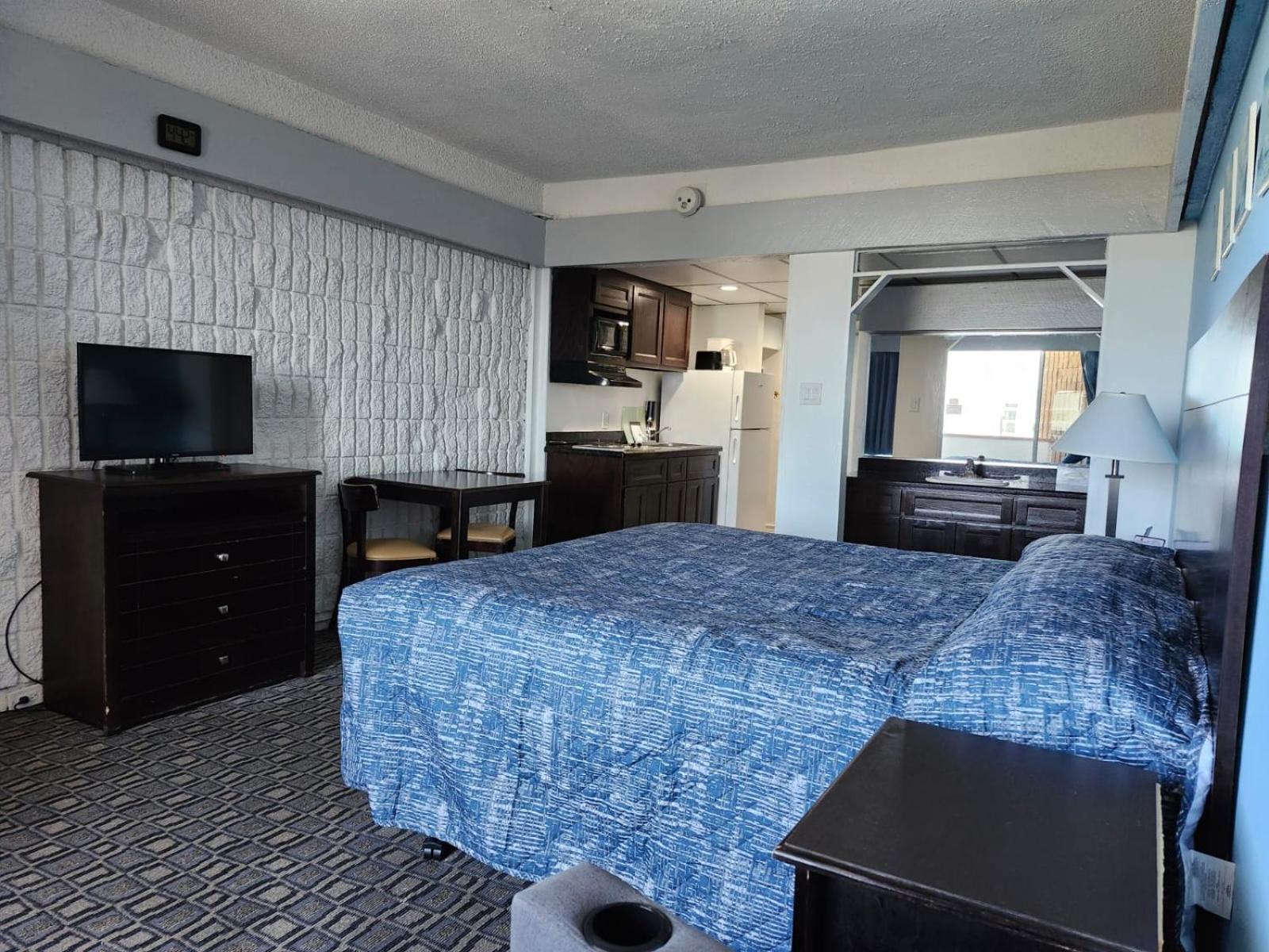 King Suite with North Partial Ocean View