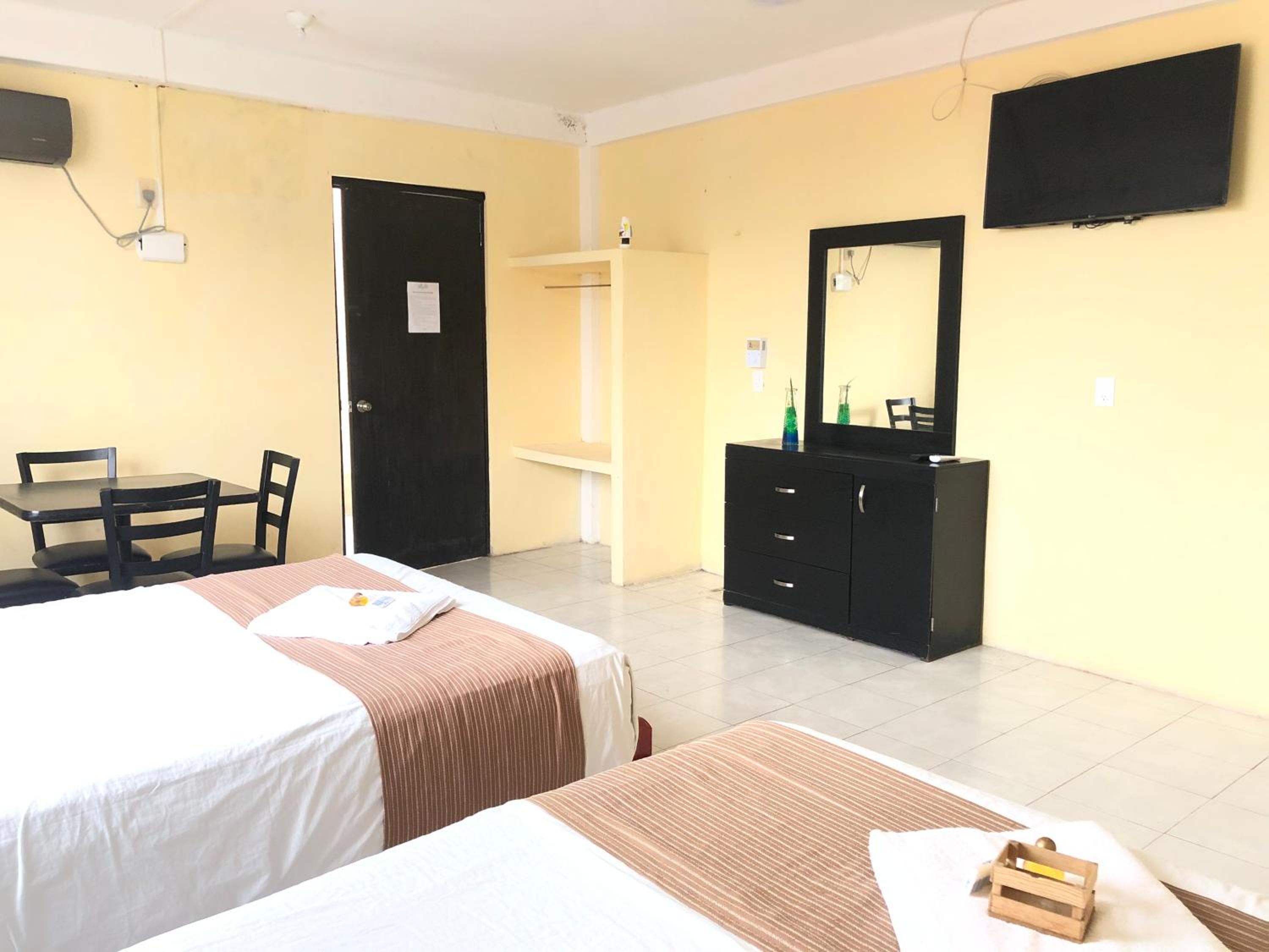 Standard Twin Room - Photo 11
