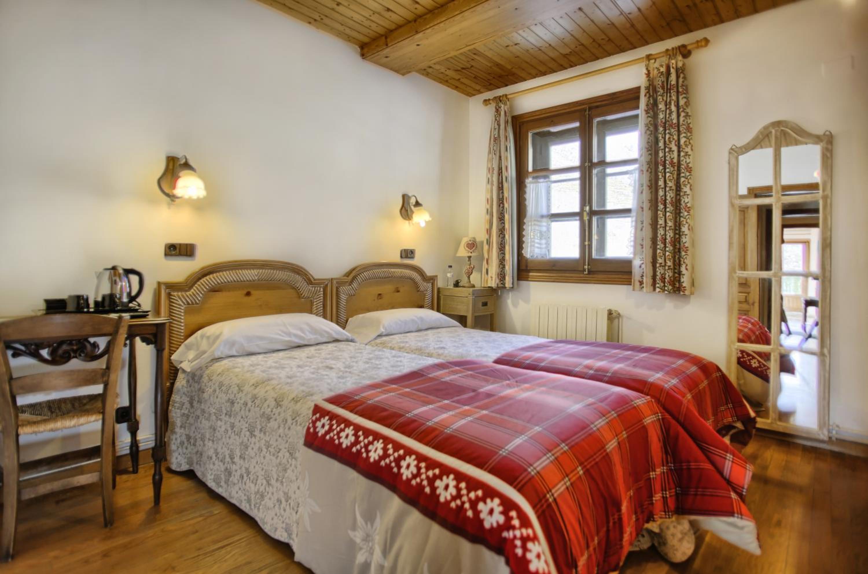 Standard Double or Twin Room photo 3