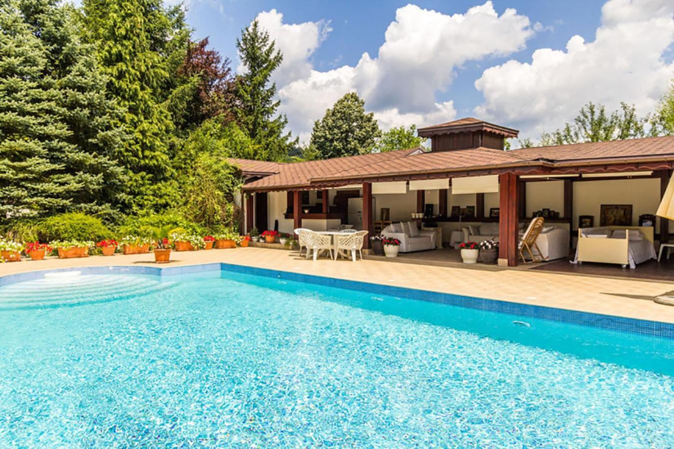 Villa photo 1