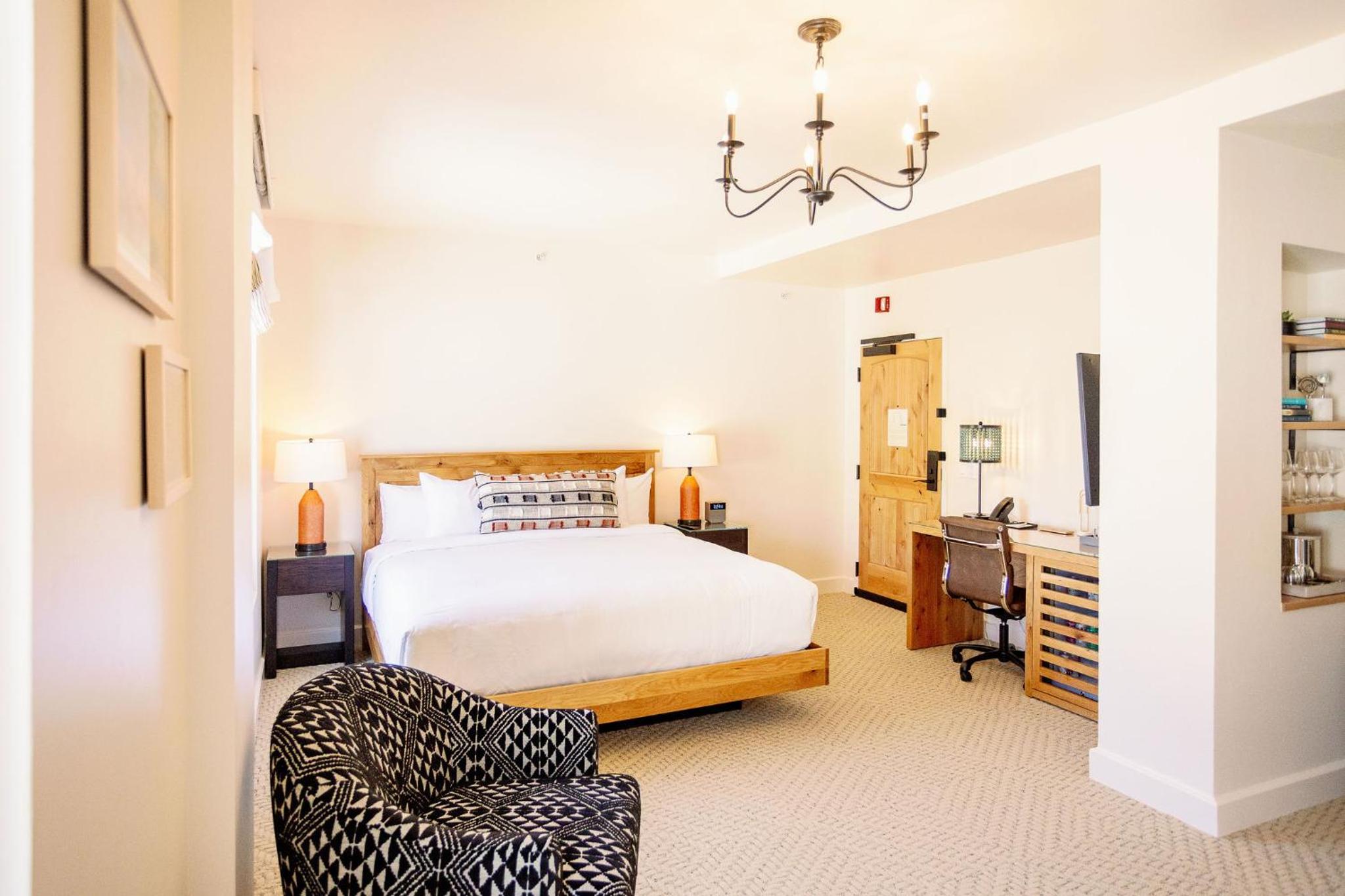 ADA King Suite - Photo 5