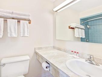 Double Room with Two Double Beds - Non-Smoking - Photo 2