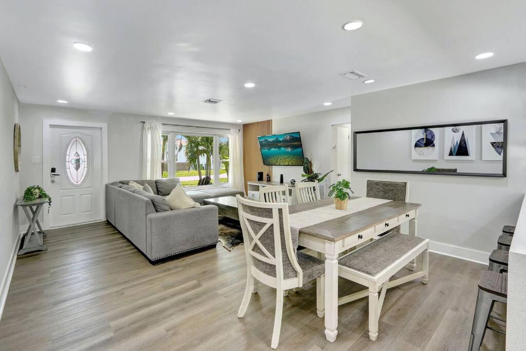 Three-Bedroom House photo 2