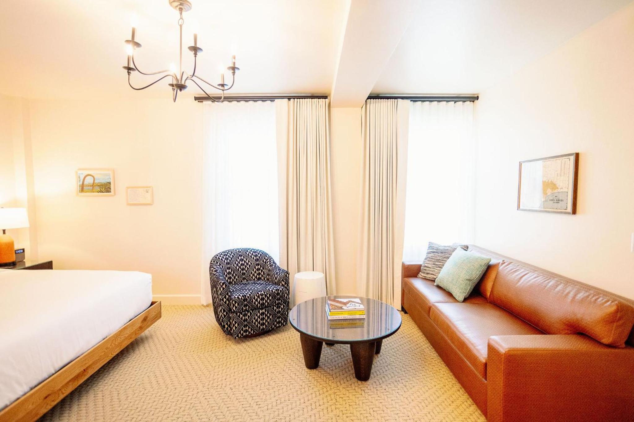 King Suite - Photo 2