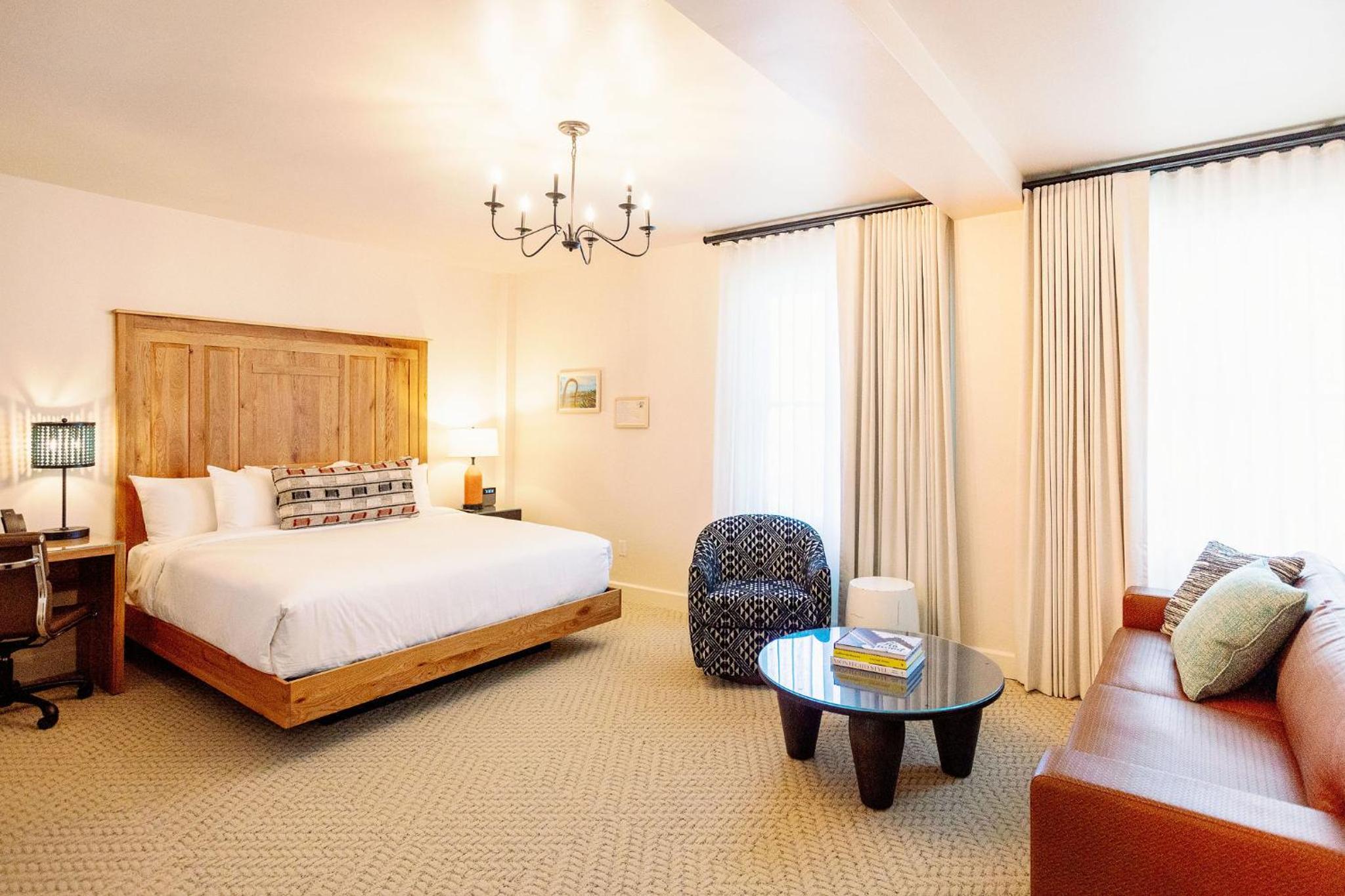 King Suite - Photo 3