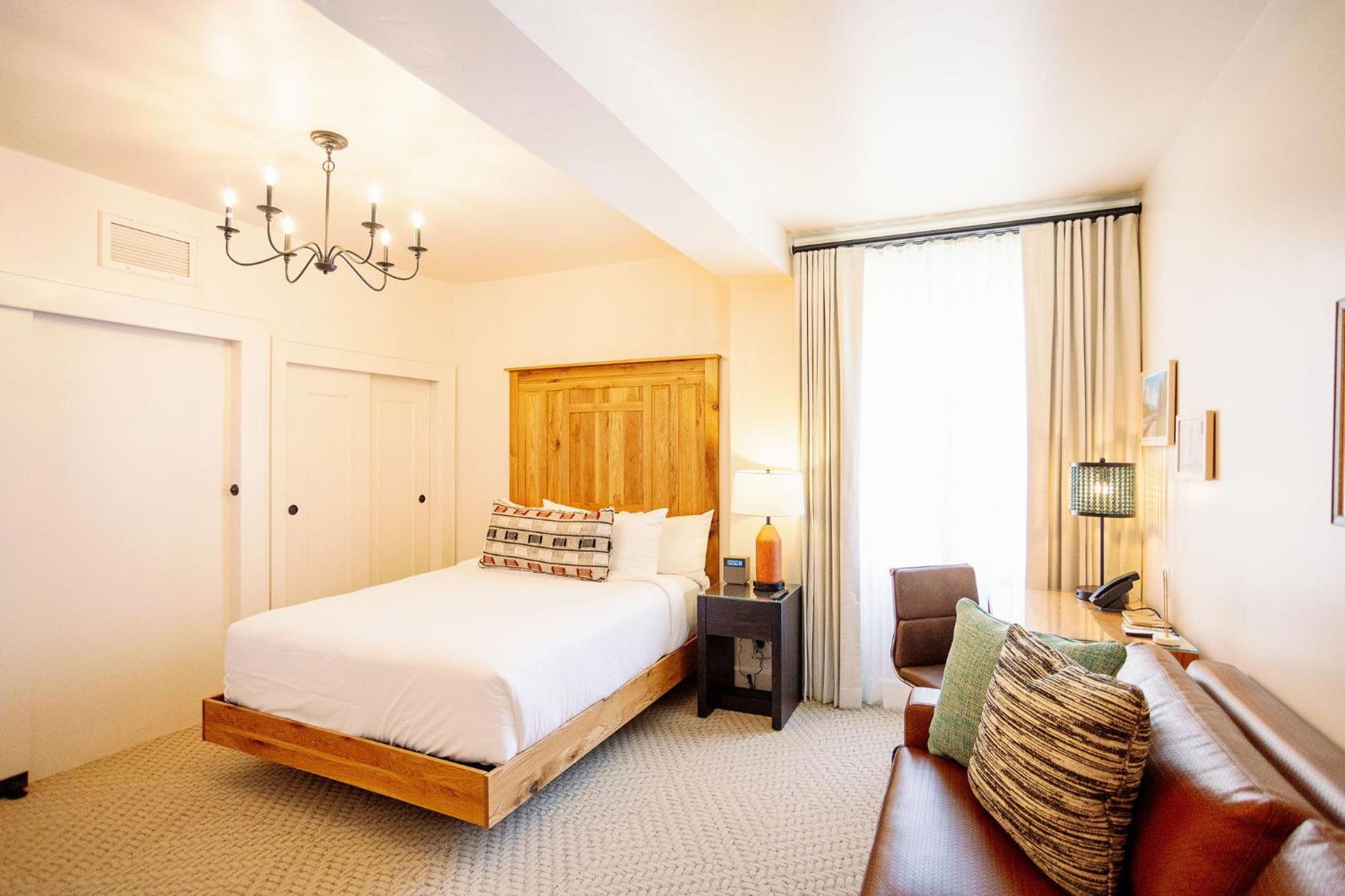 Deluxe Queen Room - Photo 3