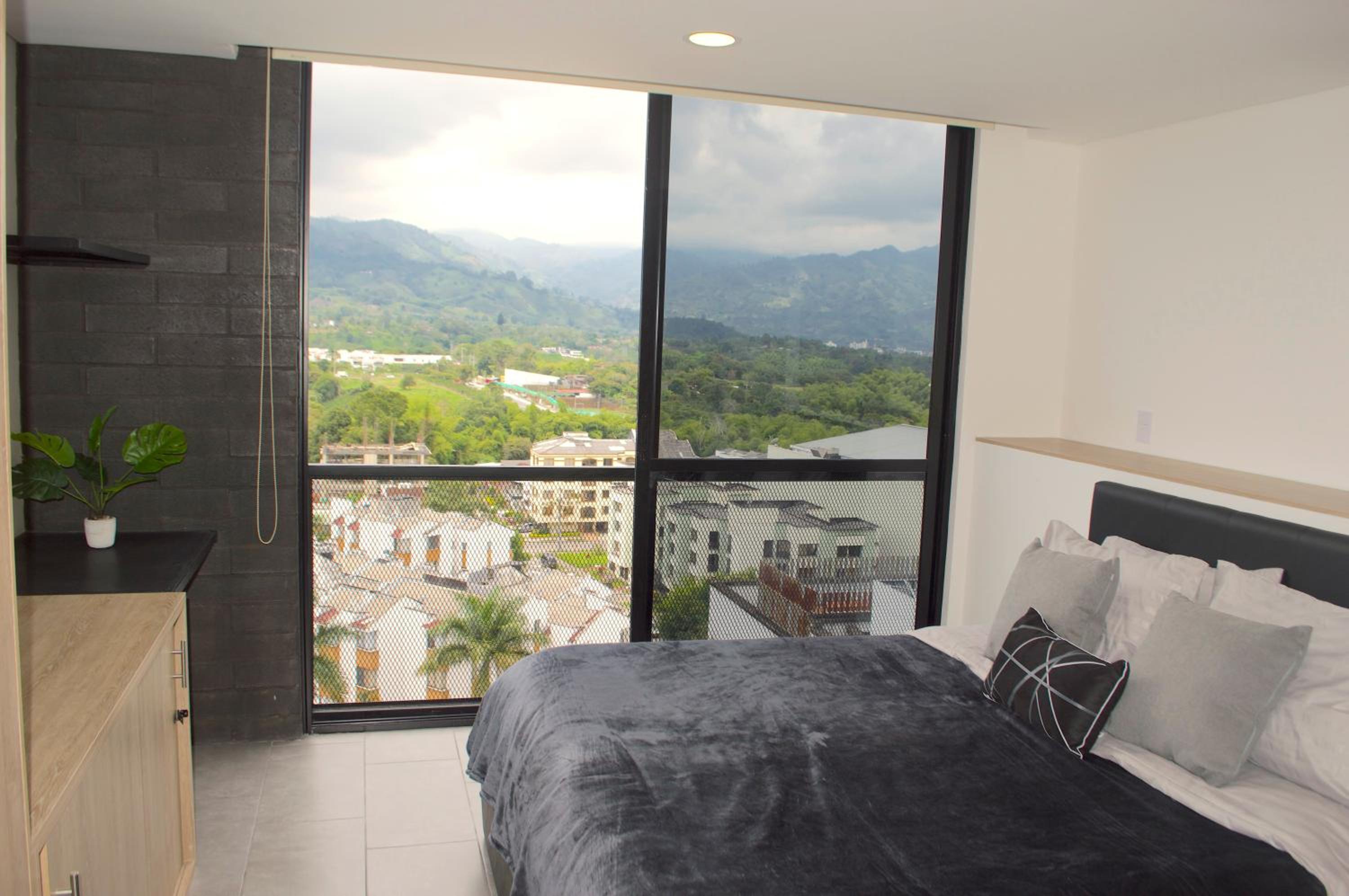 One-Bedroom Apartment with City View photo 1