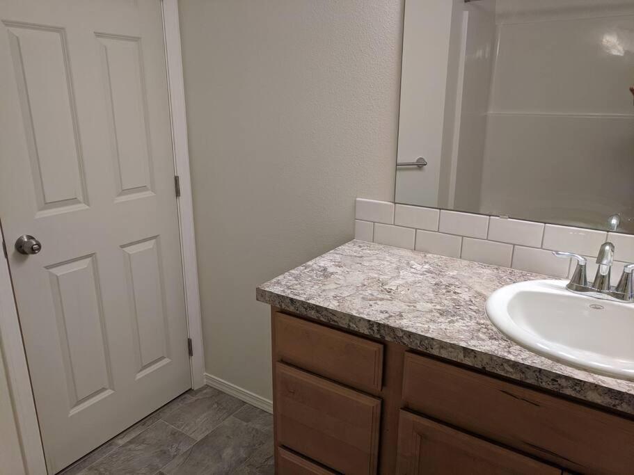 Three-Bedroom House photo 3