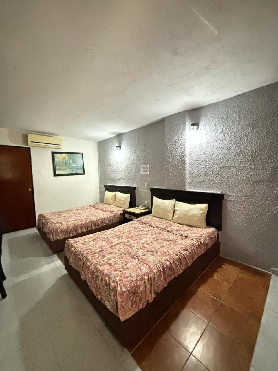 Twin Room - Photo 1