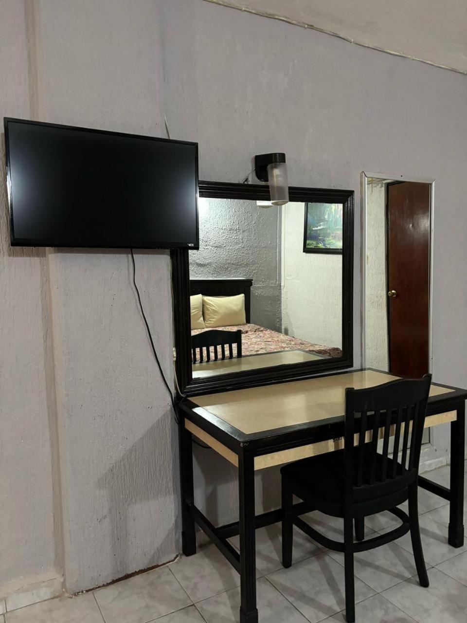 Twin Room - Photo 4