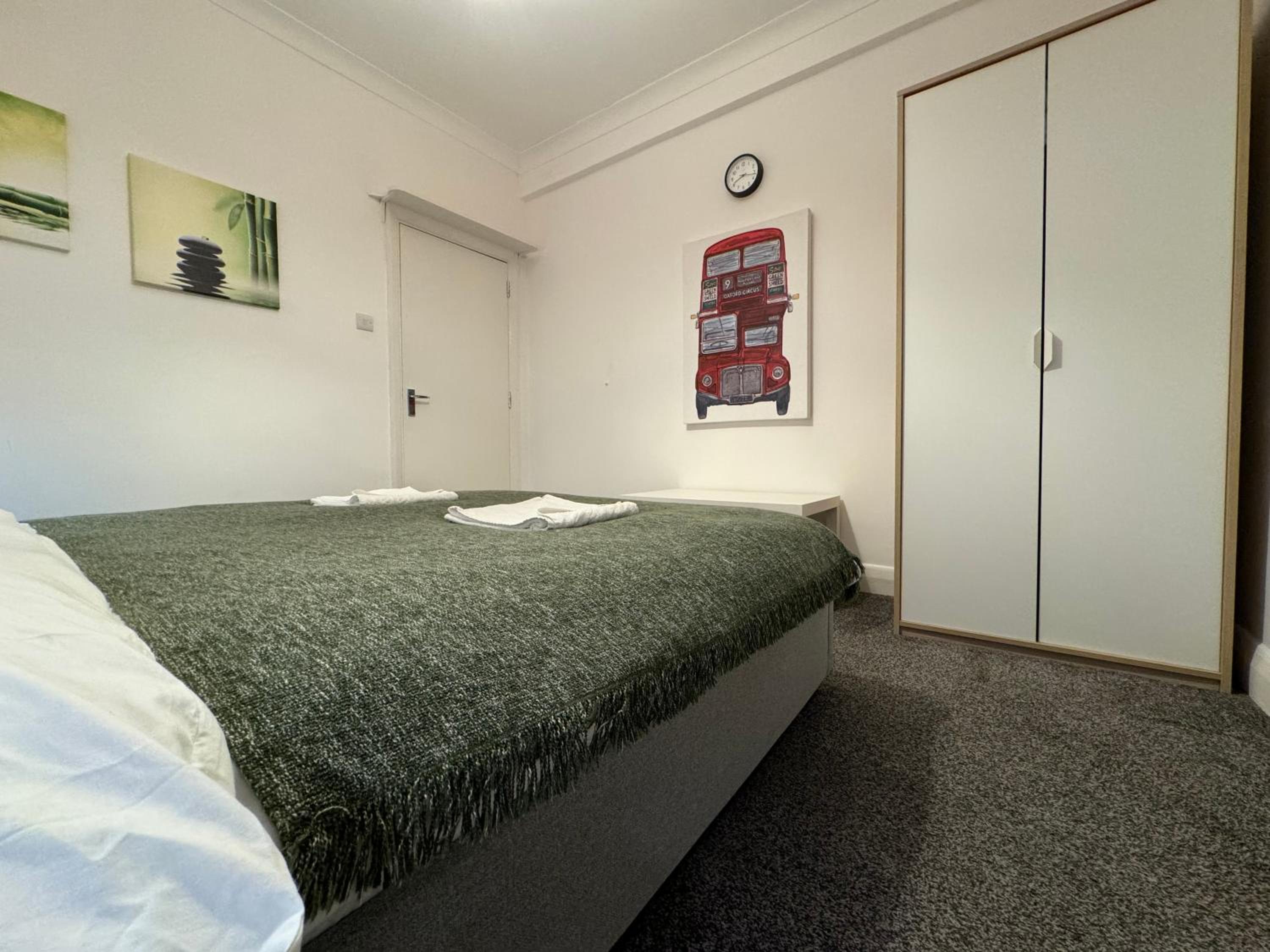 One-Bedroom Apartment photo 2