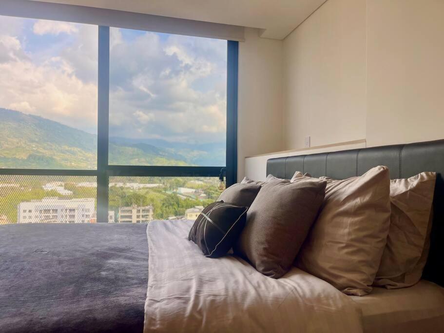 One-Bedroom Apartment with City View photo 2